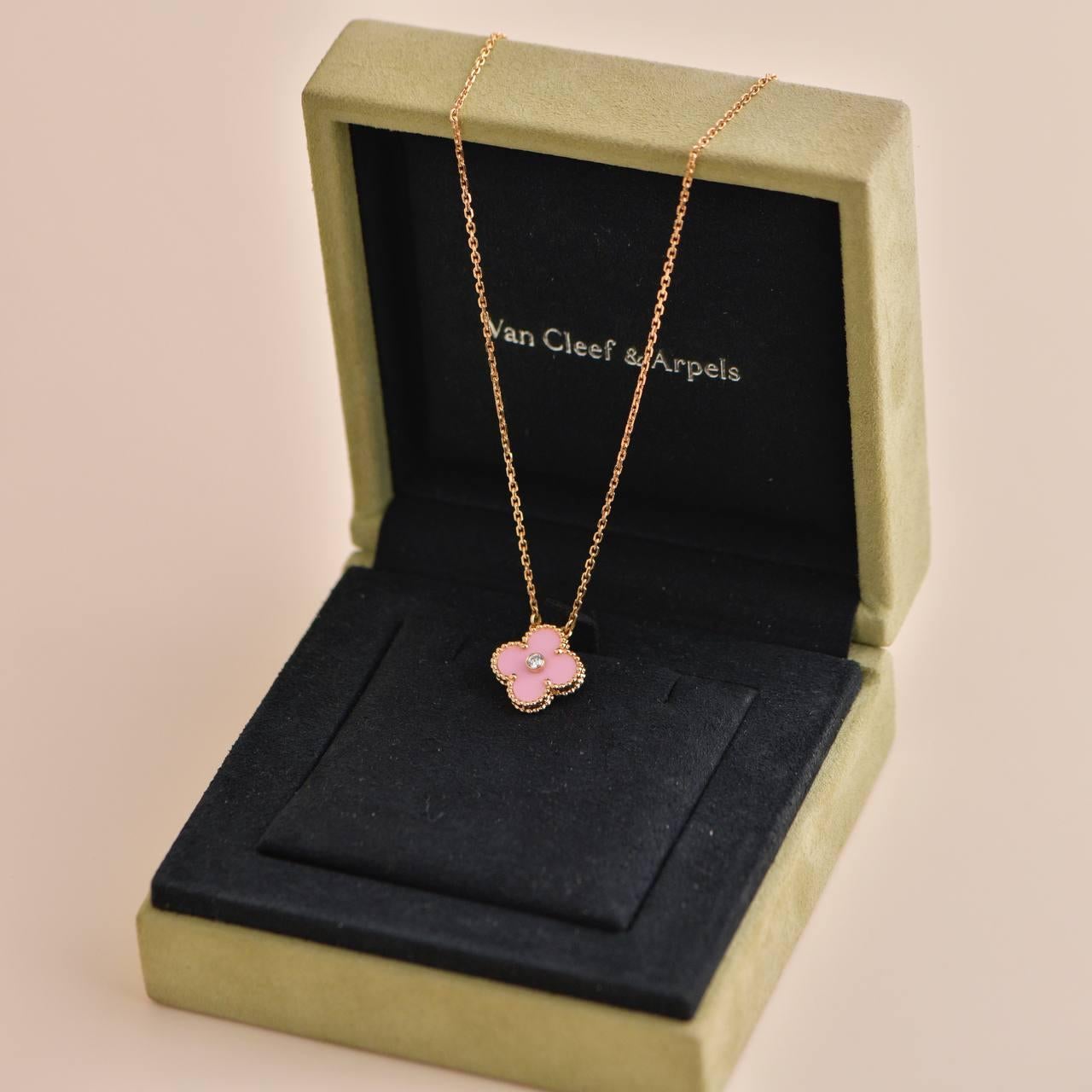 Limited edition released in 2015 as the holiday pendant, rhodonite stone, made in 18k rose gold, VCA doesn't create this version anymore, truly a collective piece!

SKU: AT-1852
Brand:  Van Cleef & Arpels
Model.  VCARO5SY00
Serial No. 