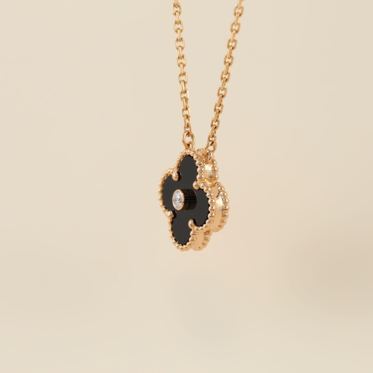 van cleef 2024 holiday pendant