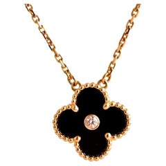 Collier pendentif Alhambra 2016 Holiday en onyx avec diamants de Van Cleef