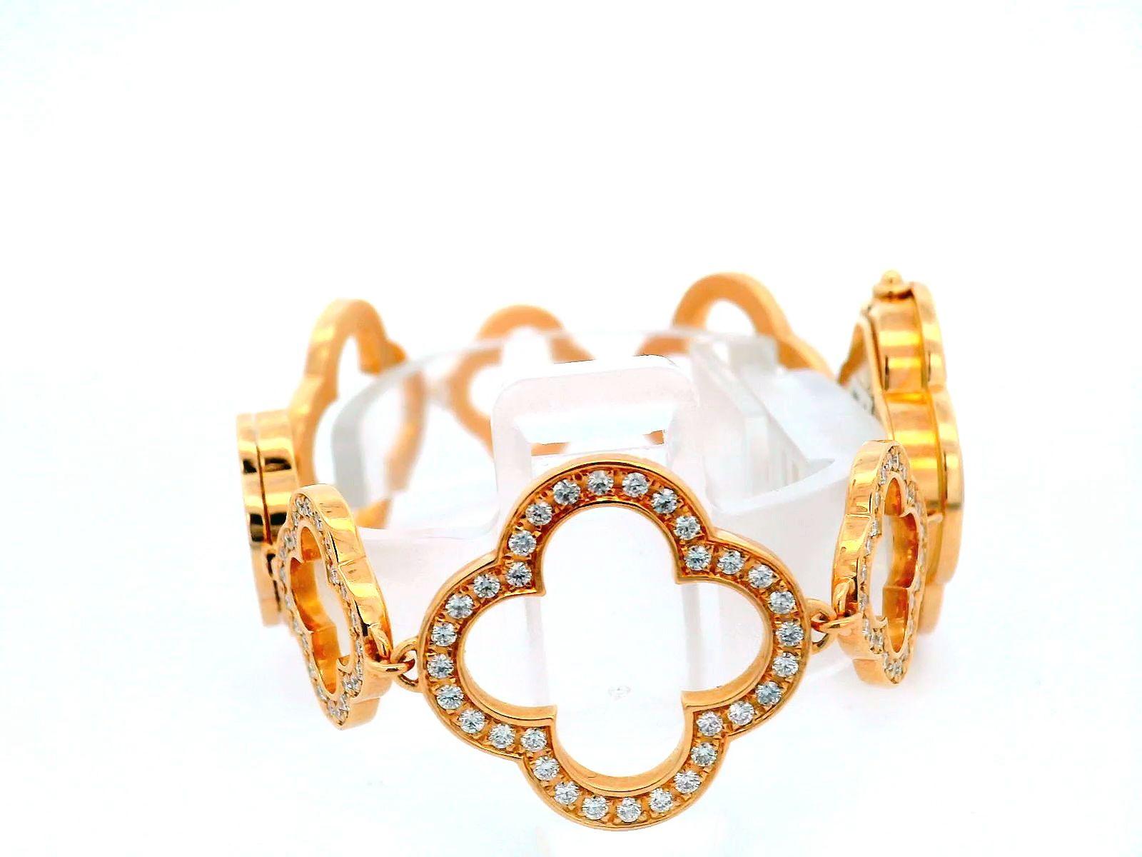 Montre pour dames Van Cleef Alhambra Cadran en nacre en vente 1