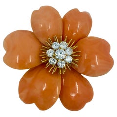 Van Cleef & Arpels Broche rose de Noël en corail