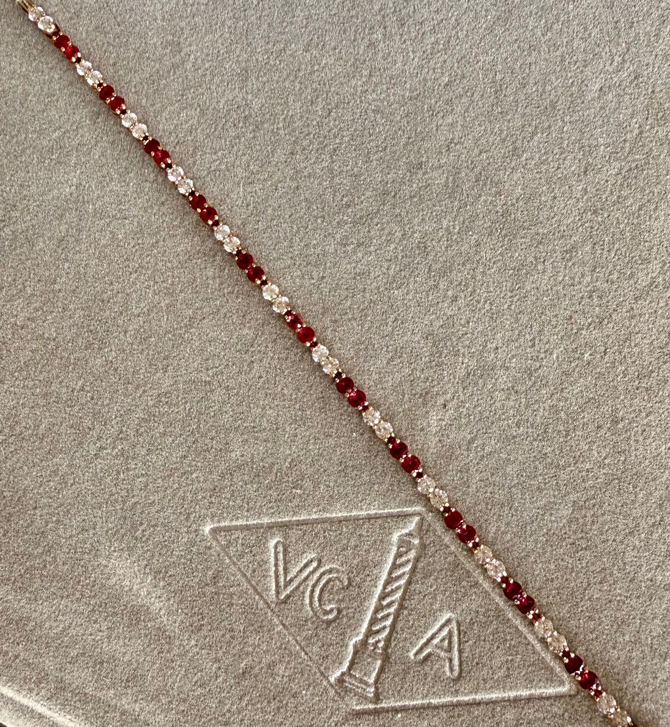 Van Cleef and Arpels Bracelet en rubis, diamants et diamants 18 carats en vente 4