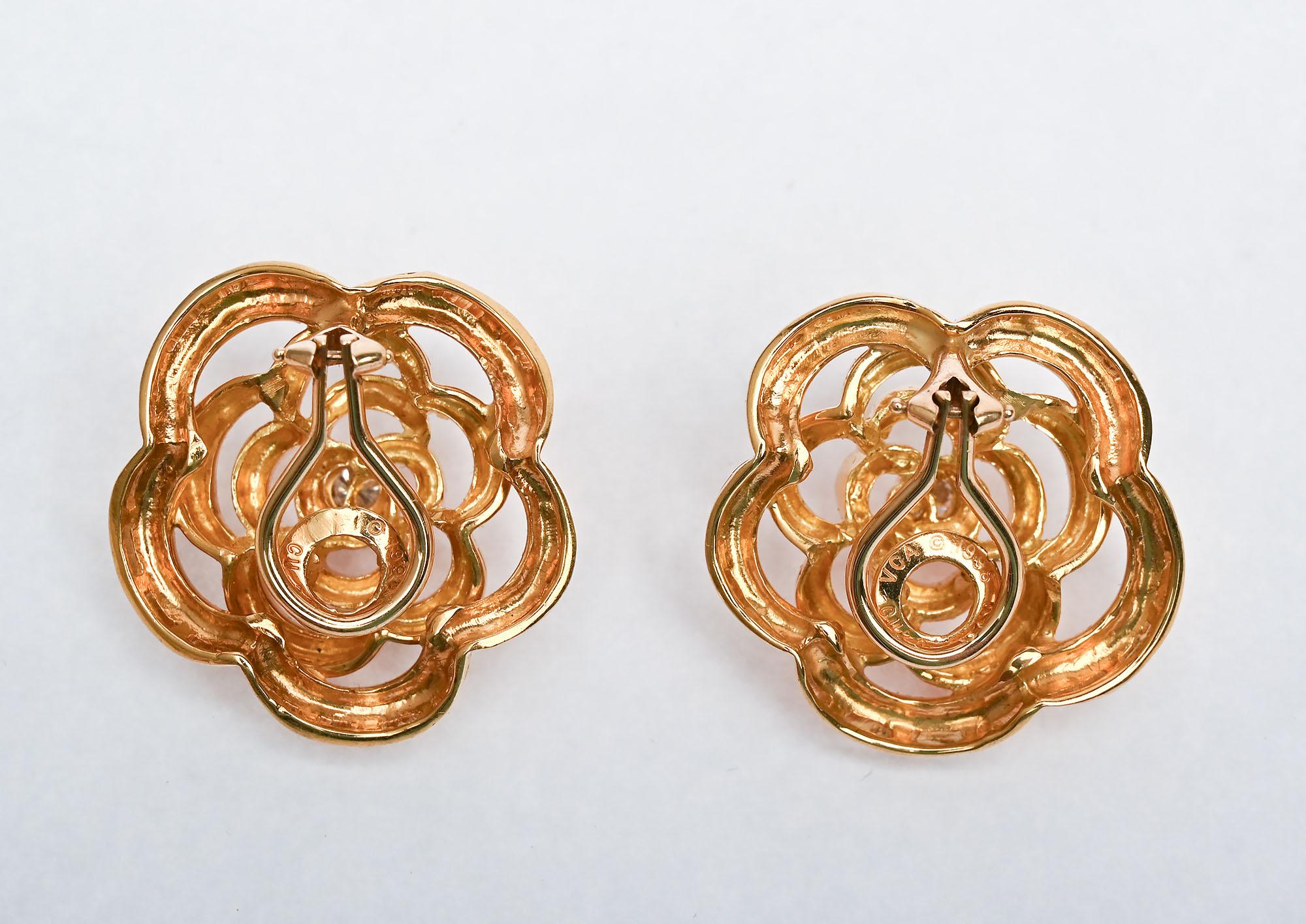 Taille brillant Boucles d'oreilles camélia Van Cleef and Arpells