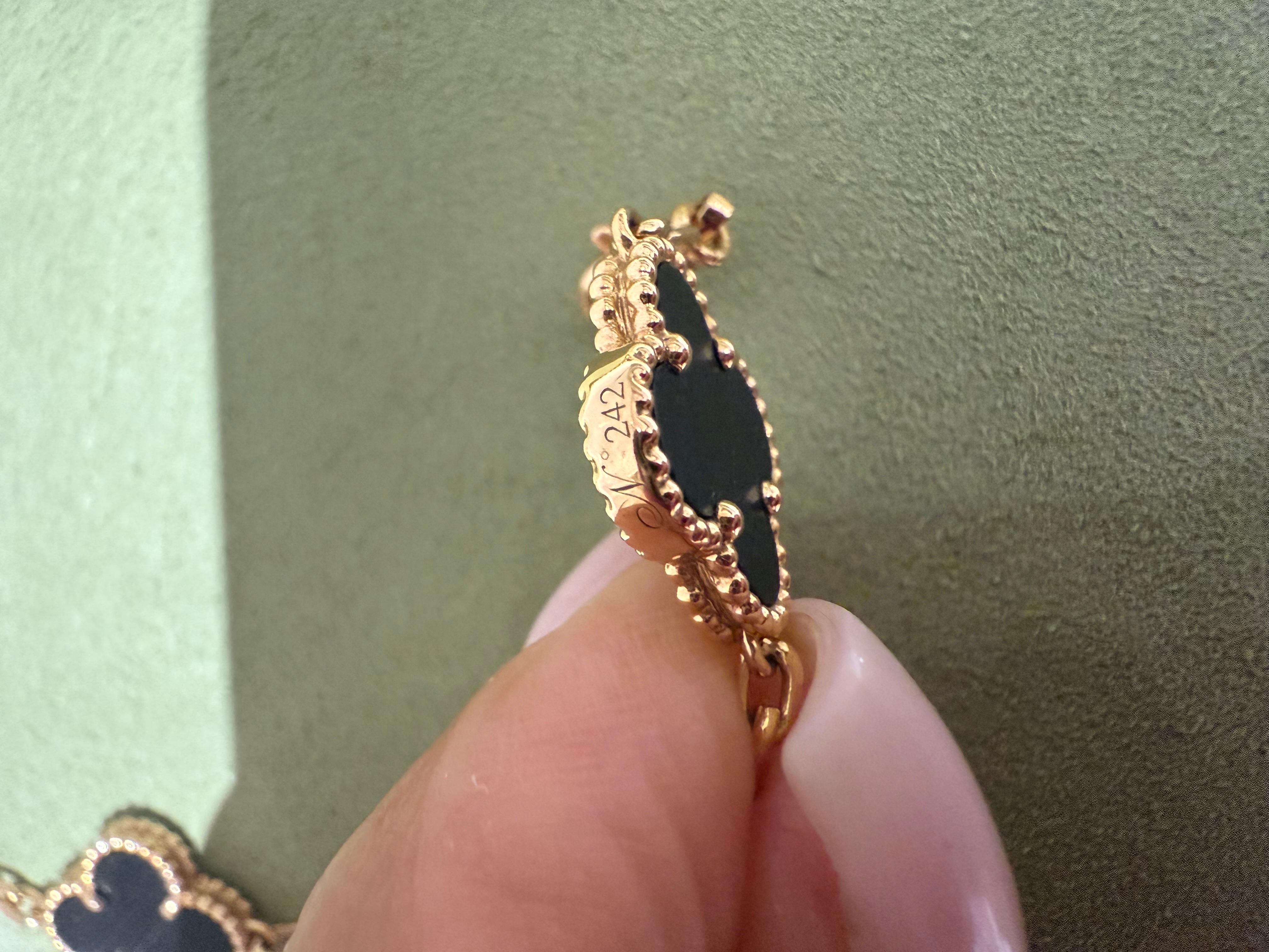 Collar Van Cleef & Arpels Limited 10Motif Alhambra de madera de boj y oro rosa en Excelente estado para la venta en London, England