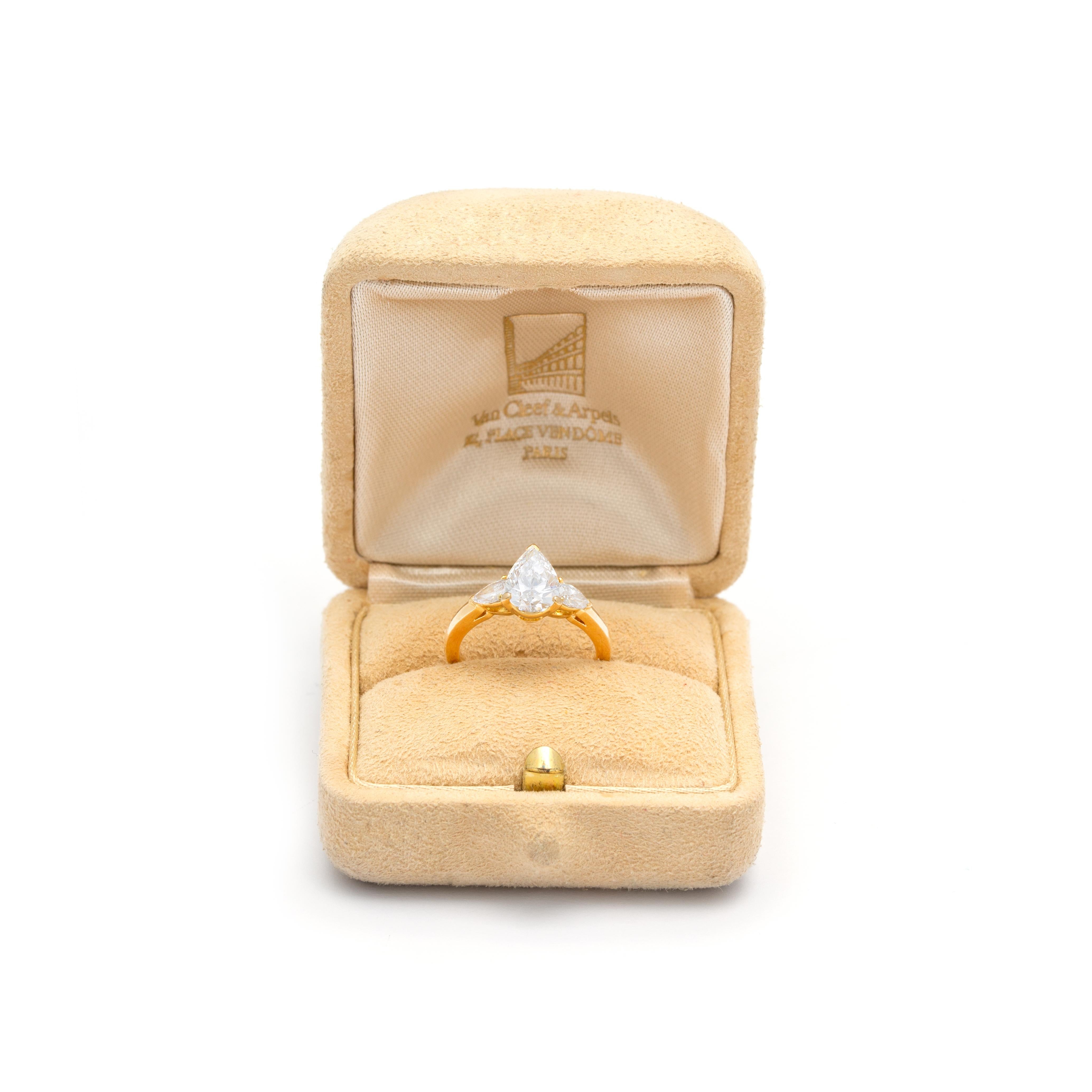 Van Cleef and Arpels 1.51 Carat Pear Shape D Vvs1 Solitaire Yellow Gold Ring In Excellent Condition In Geneva, CH