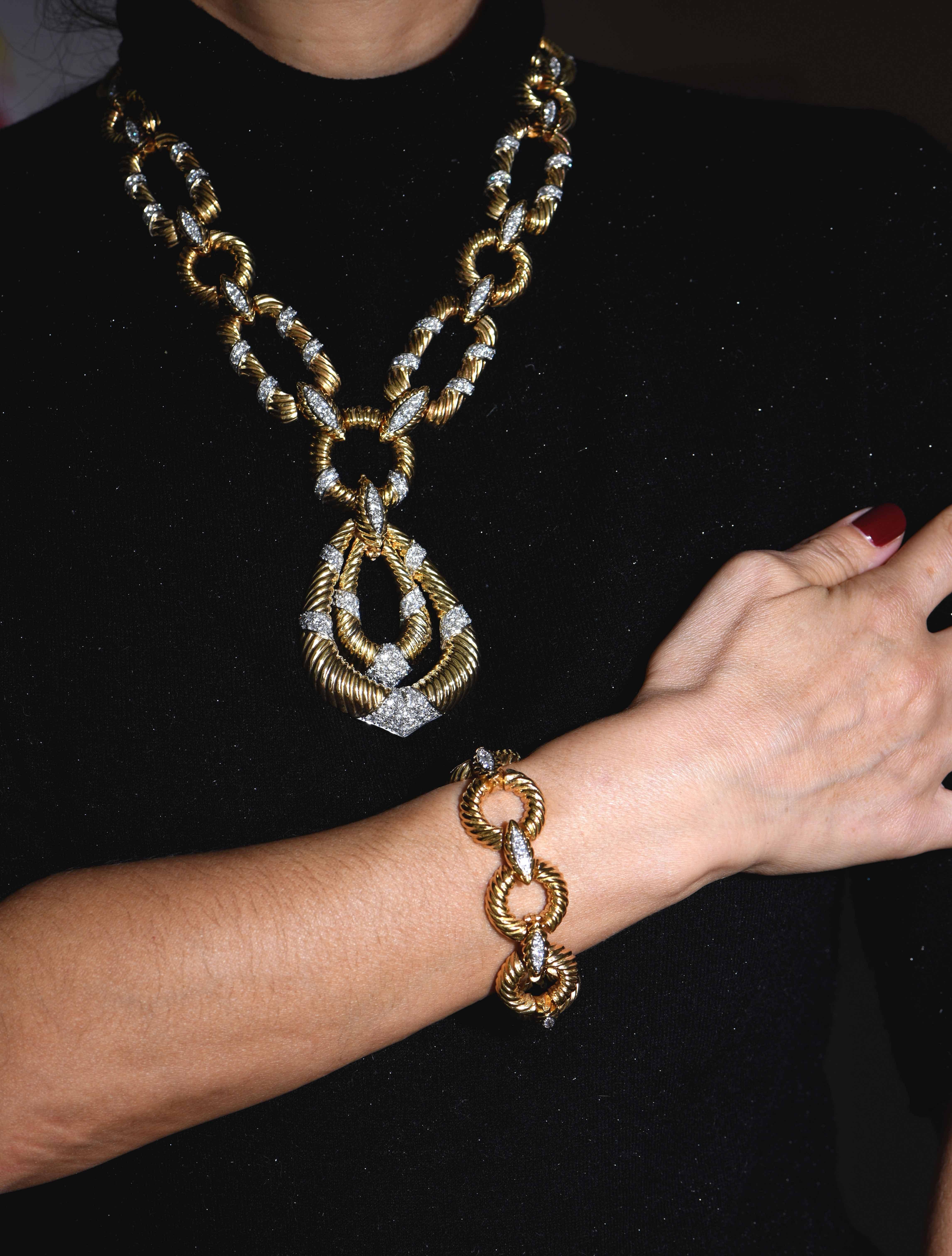  Van Cleef and Arpels, collier Sautoir en or et diamants Unisexe 