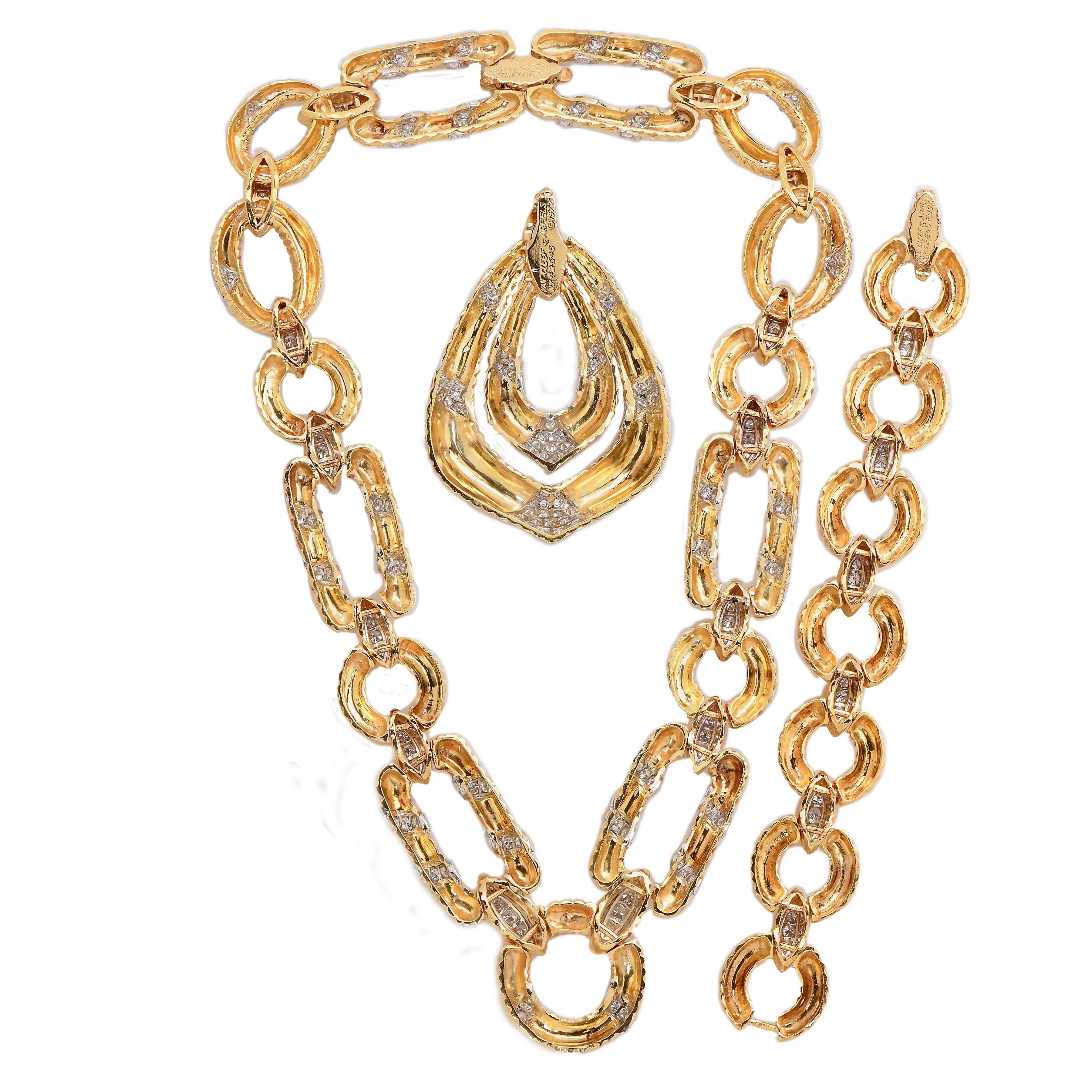 Van Cleef and Arpels, collier Sautoir en or et diamants 1