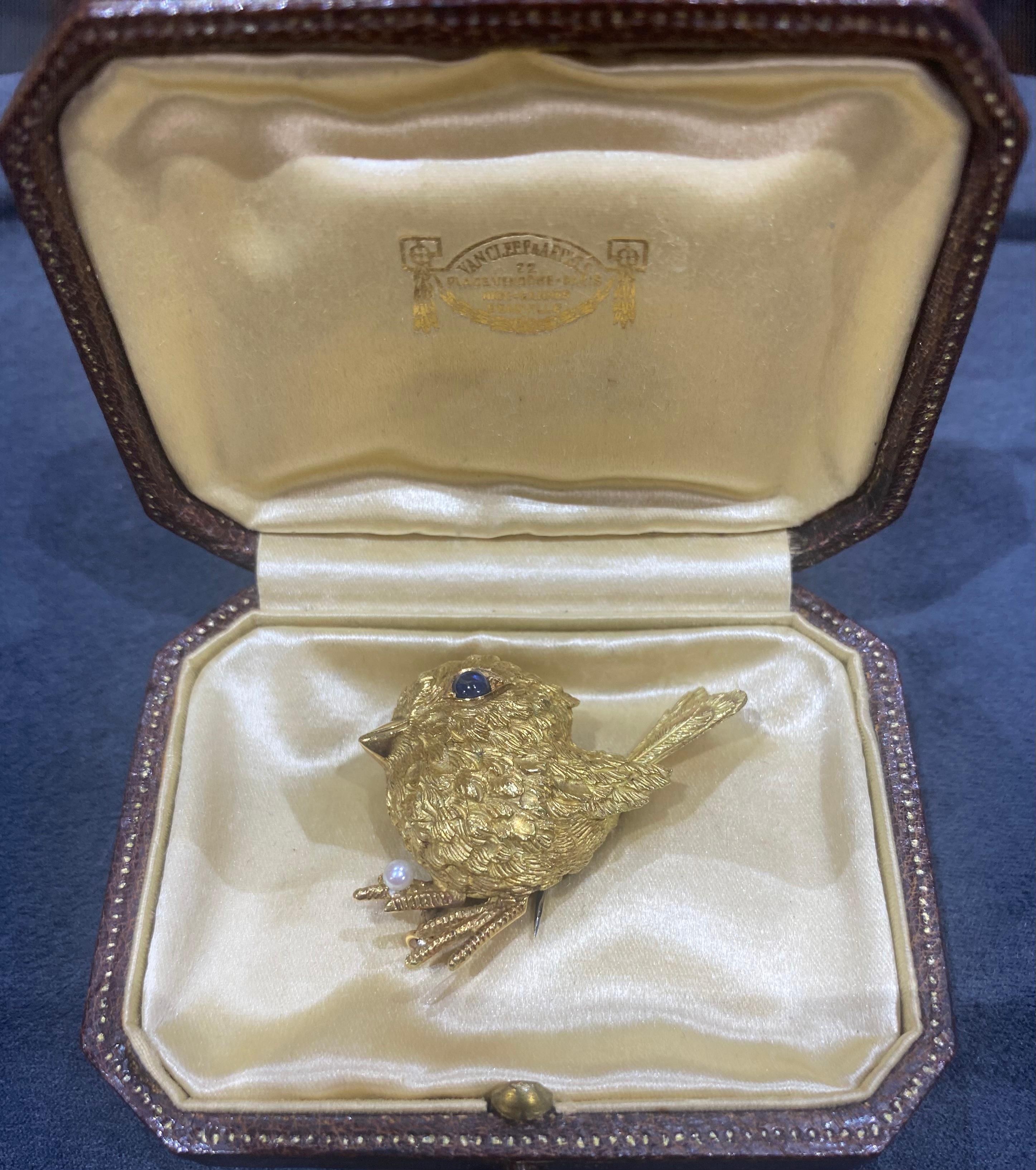 Van Cleef and Arpels 18 Karat Gold Bird Brooch in Original Box In Good Condition In London, GB