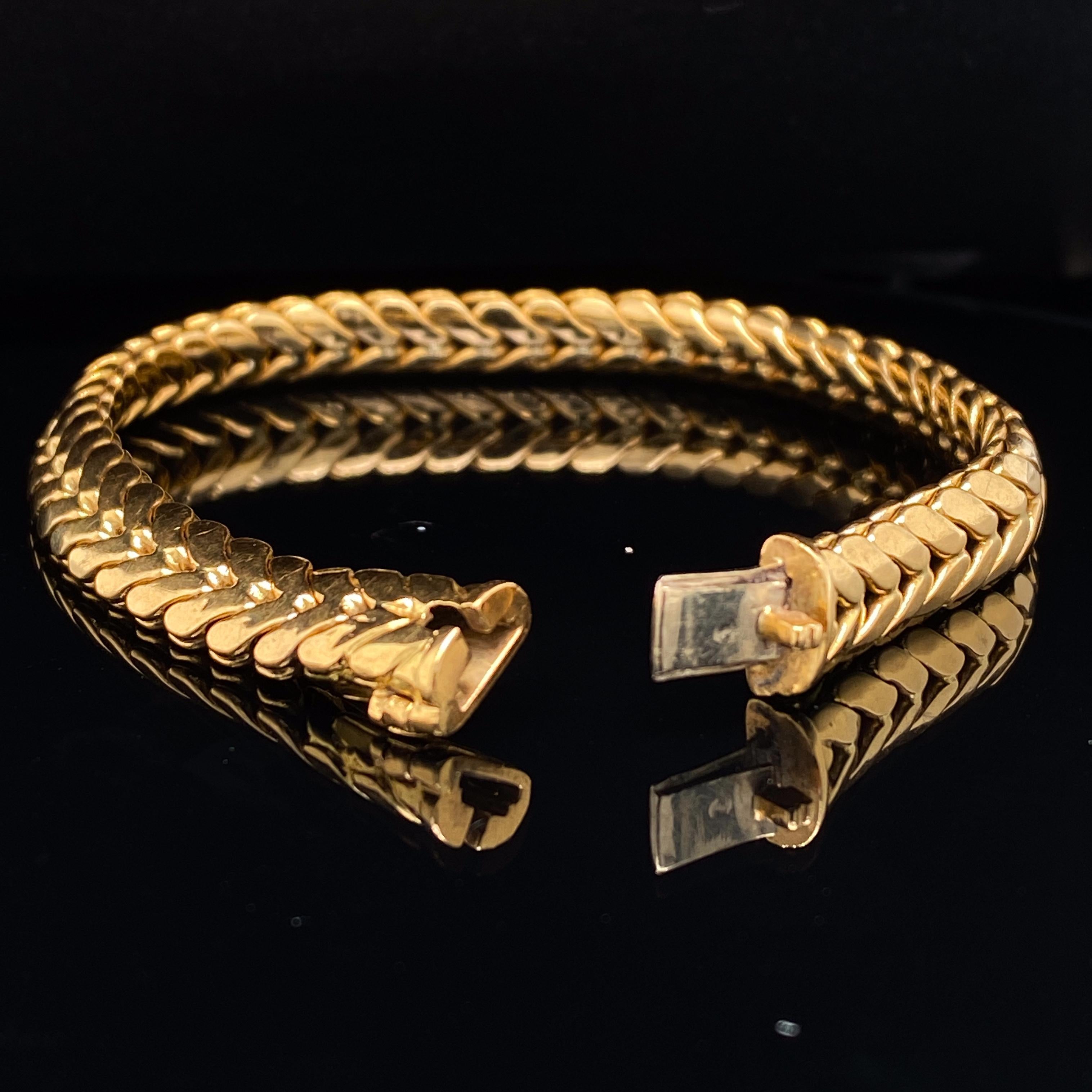 Van Cleef and Arpels 18 Karat Yellow Gold Bracelet Circa 1980

A timeless 18 karat yellow gold articulated bracelet of chevron design, with a snap fitting clasp.

An elegant, well made, everyday bracelet.

signed 