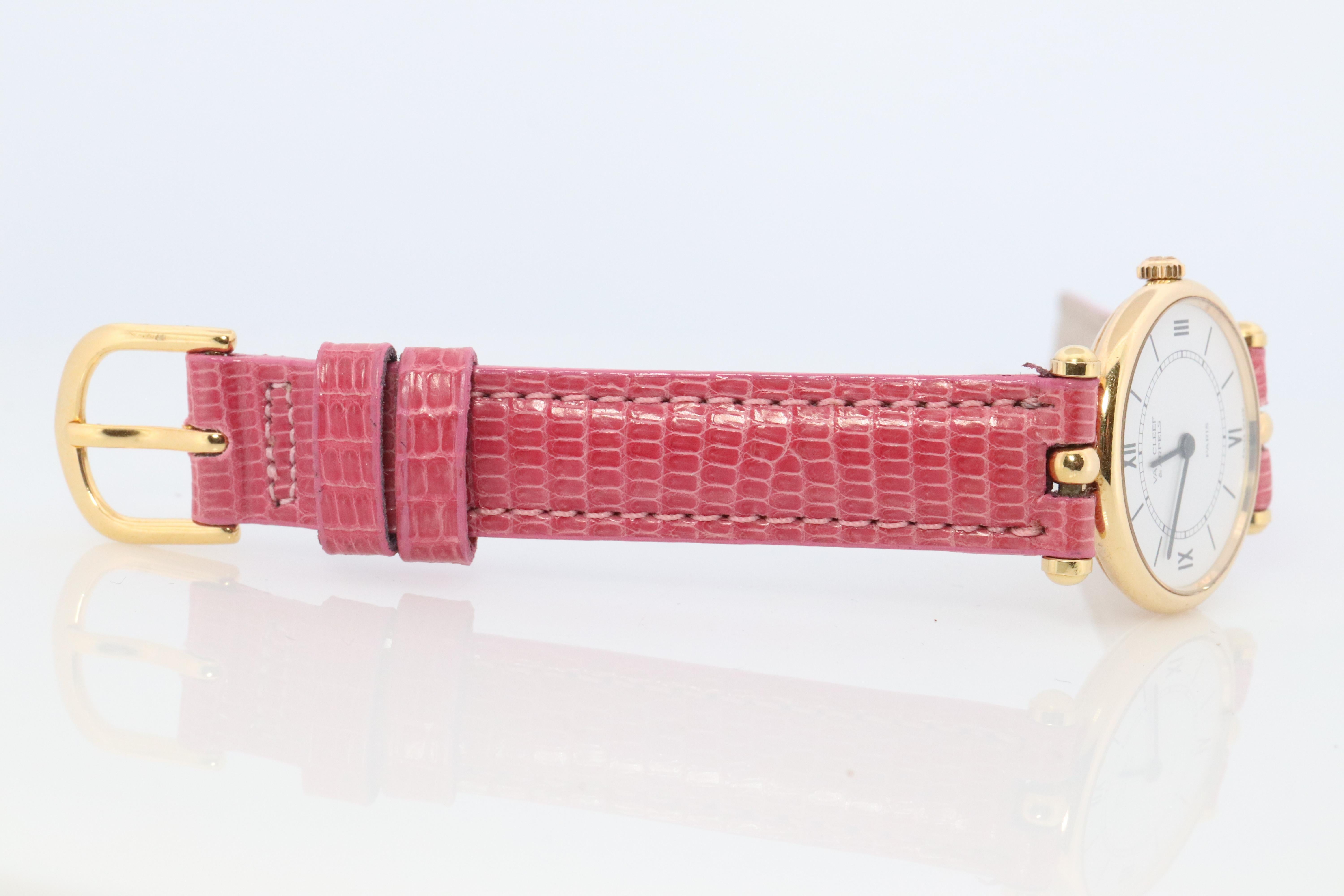 Van Cleef and Arpels 18601 watch. 18k Gold VCA Classique Ladies Watch. In Good Condition In Port Charlotte, FL