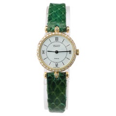 Van Cleef and Arpels 18901 B1 watch. 18k Gold VCA Classique Diamond Bezel.