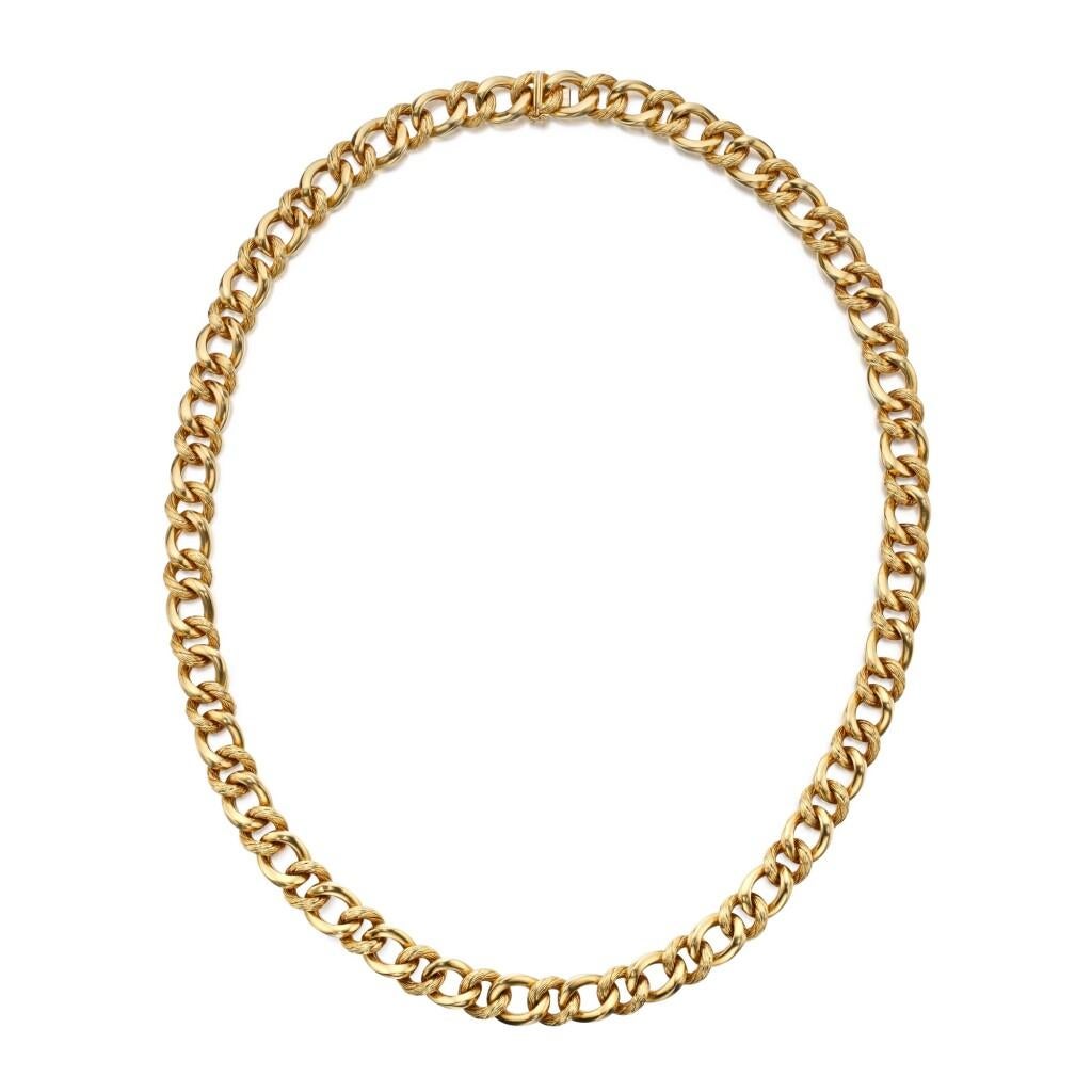 Van Cleef and Arpels 18k yellow gold link chain.  The chain consists of polished gold links alternating with textured gold links. Mounting stamped 750
. Signed VCA, numbered 4V193-11. 
Clasp closes securely and is closure. Length: 30 inches. Width