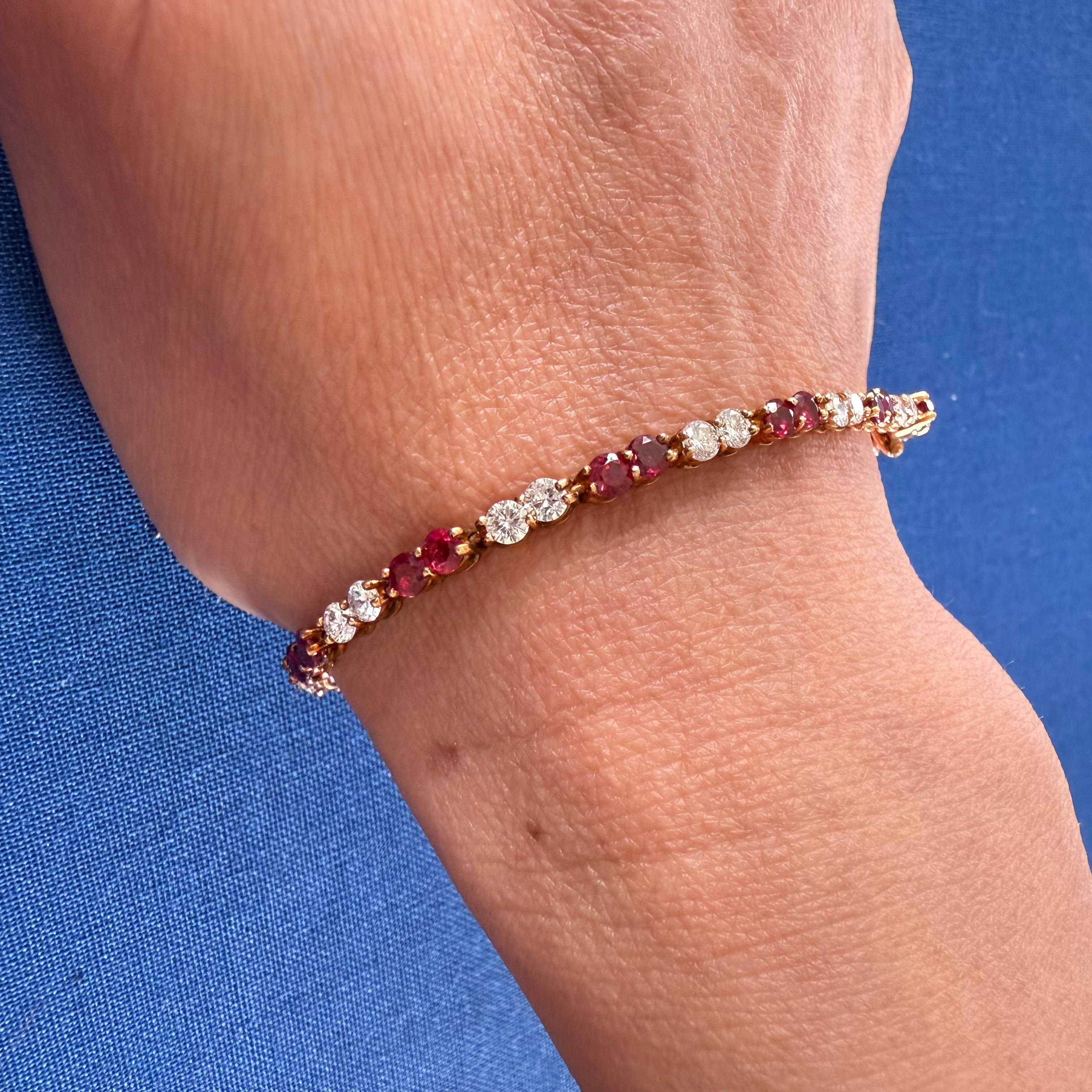 Van Cleef and Arpels Bracelet en rubis, diamants et diamants 18 carats en vente 2
