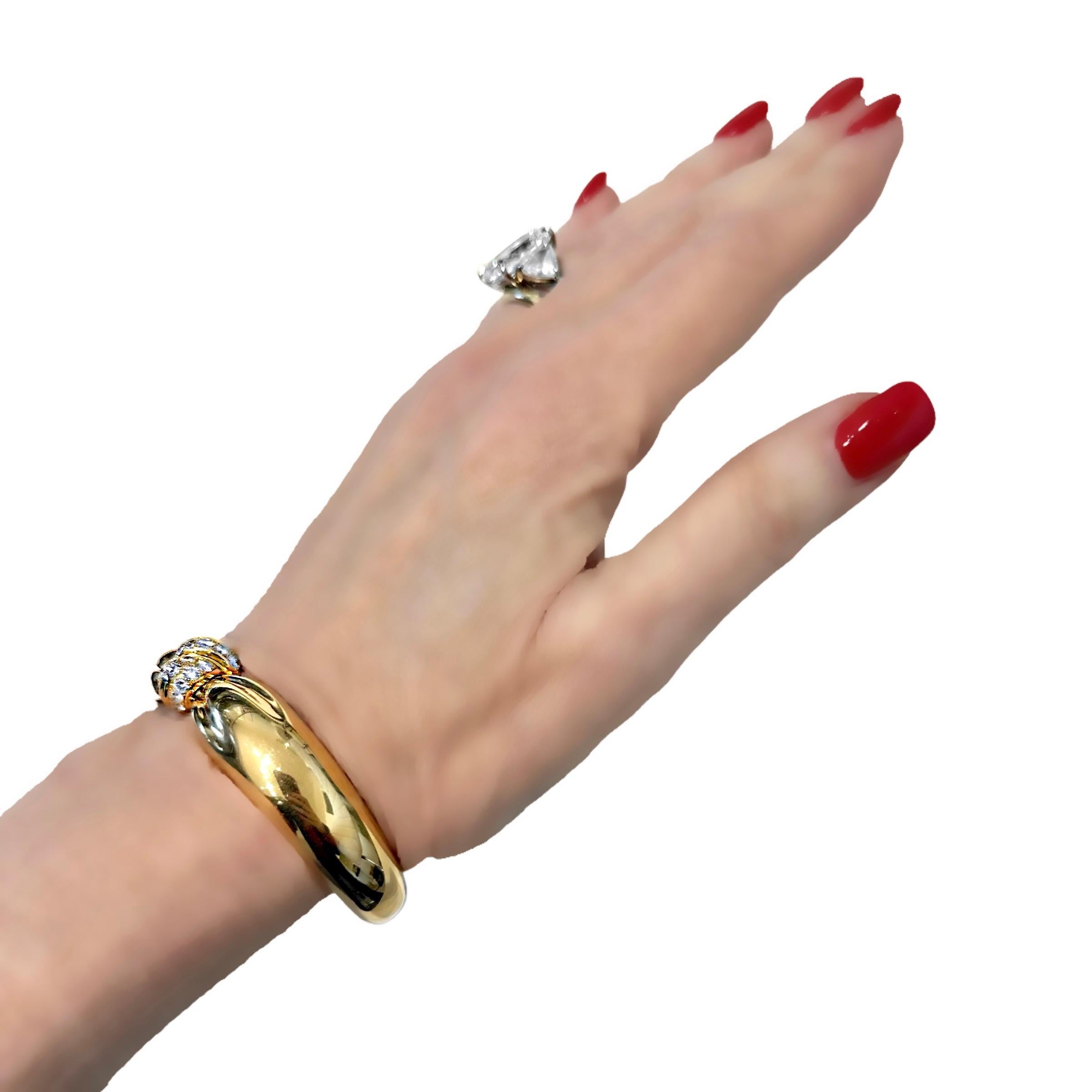 Van Cleef and Arpels, bracelet jonc torsadé en or jaune 18 carats et diamants 4