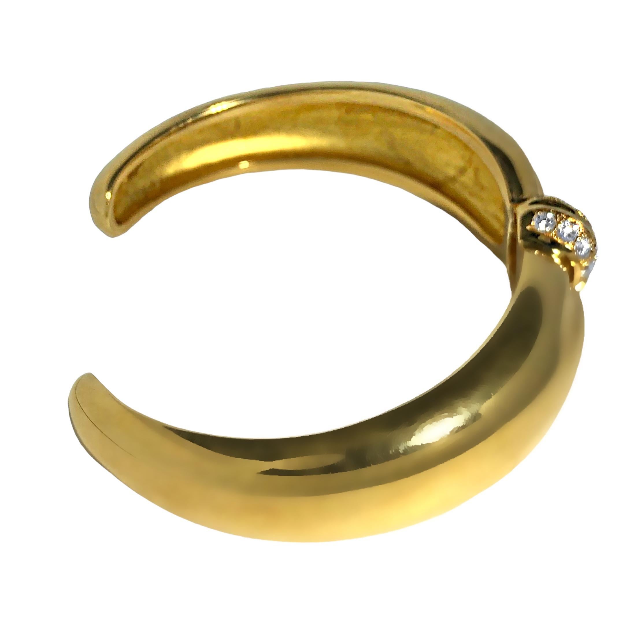 Moderne Van Cleef and Arpels, bracelet jonc torsadé en or jaune 18 carats et diamants