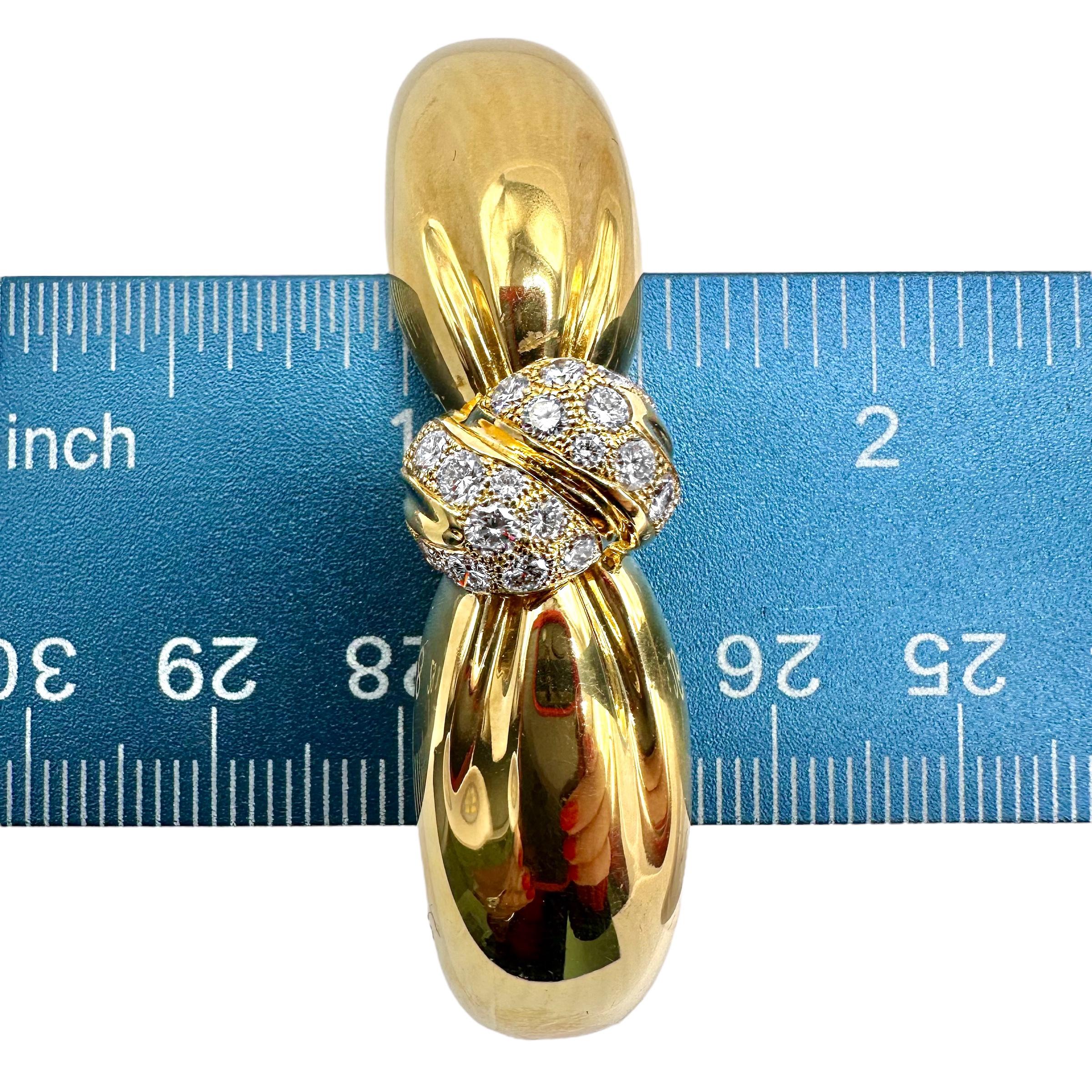 Van Cleef and Arpels, bracelet jonc torsadé en or jaune 18 carats et diamants 1