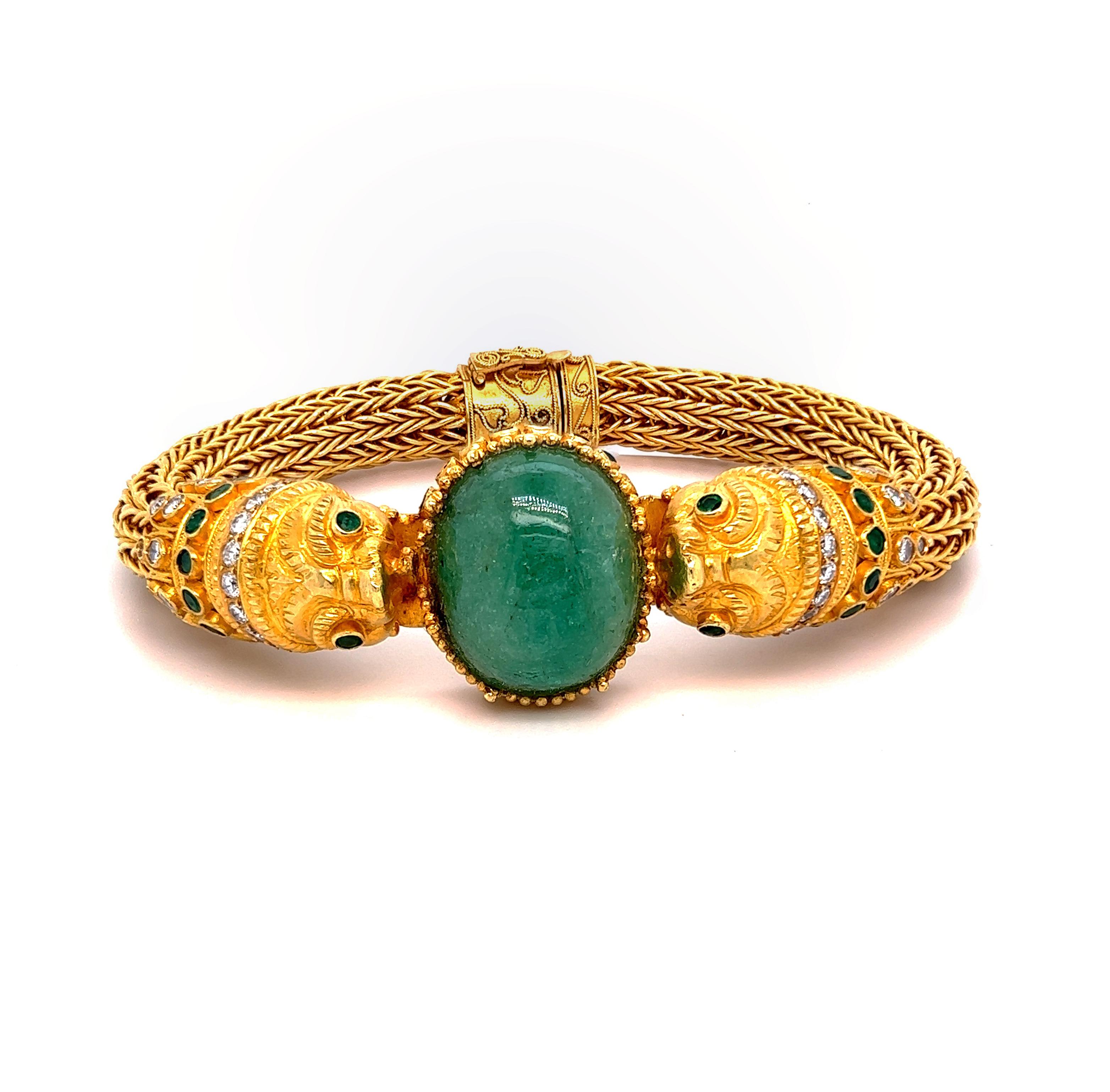 Modern Van Cleef and Arpels 18K Yellow Gold Cabochon Emerald Lion Head Bangle Bracelet For Sale