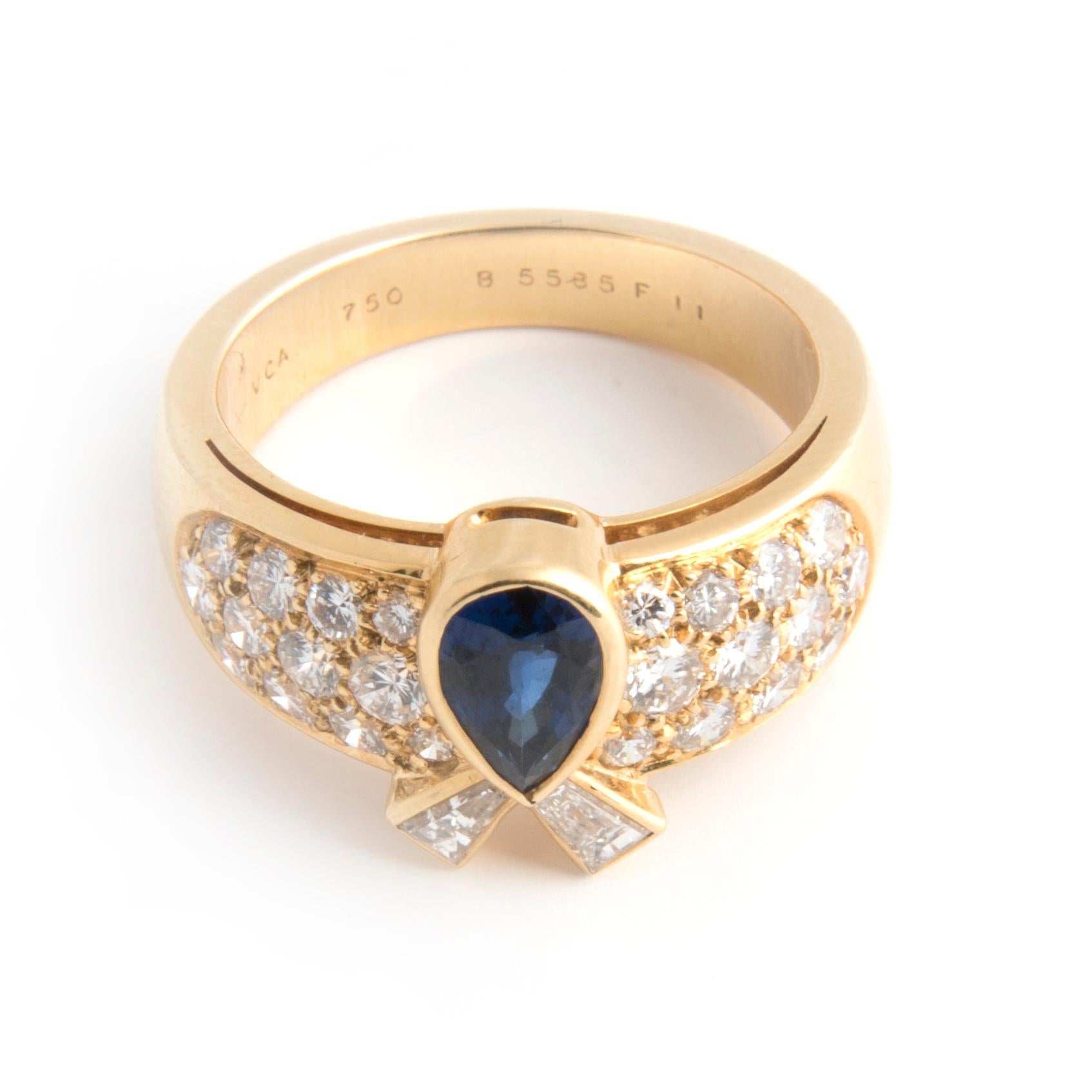 Van Cleef and Arpels 18k Yellow Gold Diamond and Blue Sapphire Ring In Good Condition For Sale In London, GB