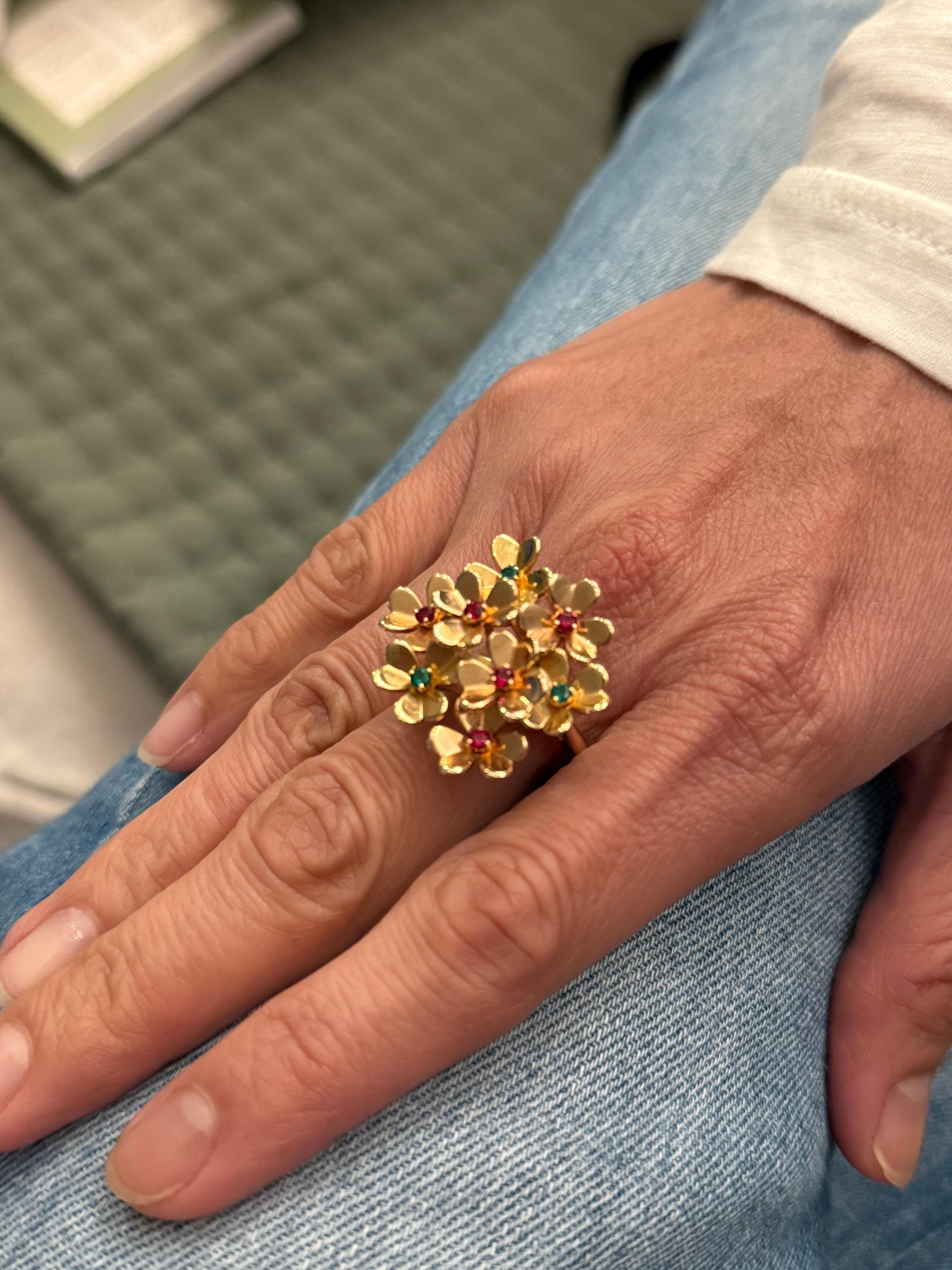 Van Cleef & Arpels Bague en or jaune 18k avec pierres précieuses Frivole en vente 4