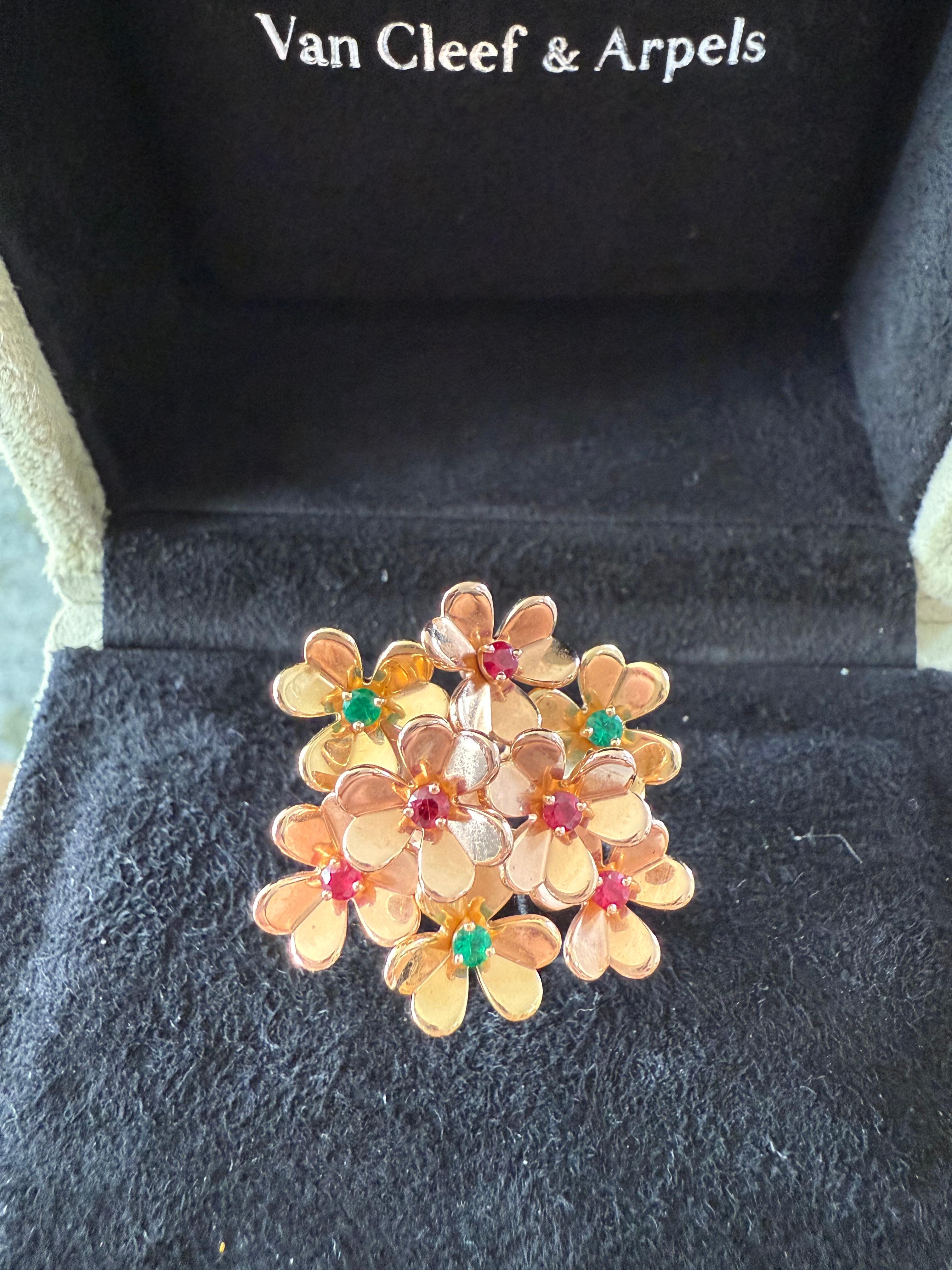 Taille brillant Van Cleef & Arpels Bague en or jaune 18k avec pierres précieuses Frivole en vente