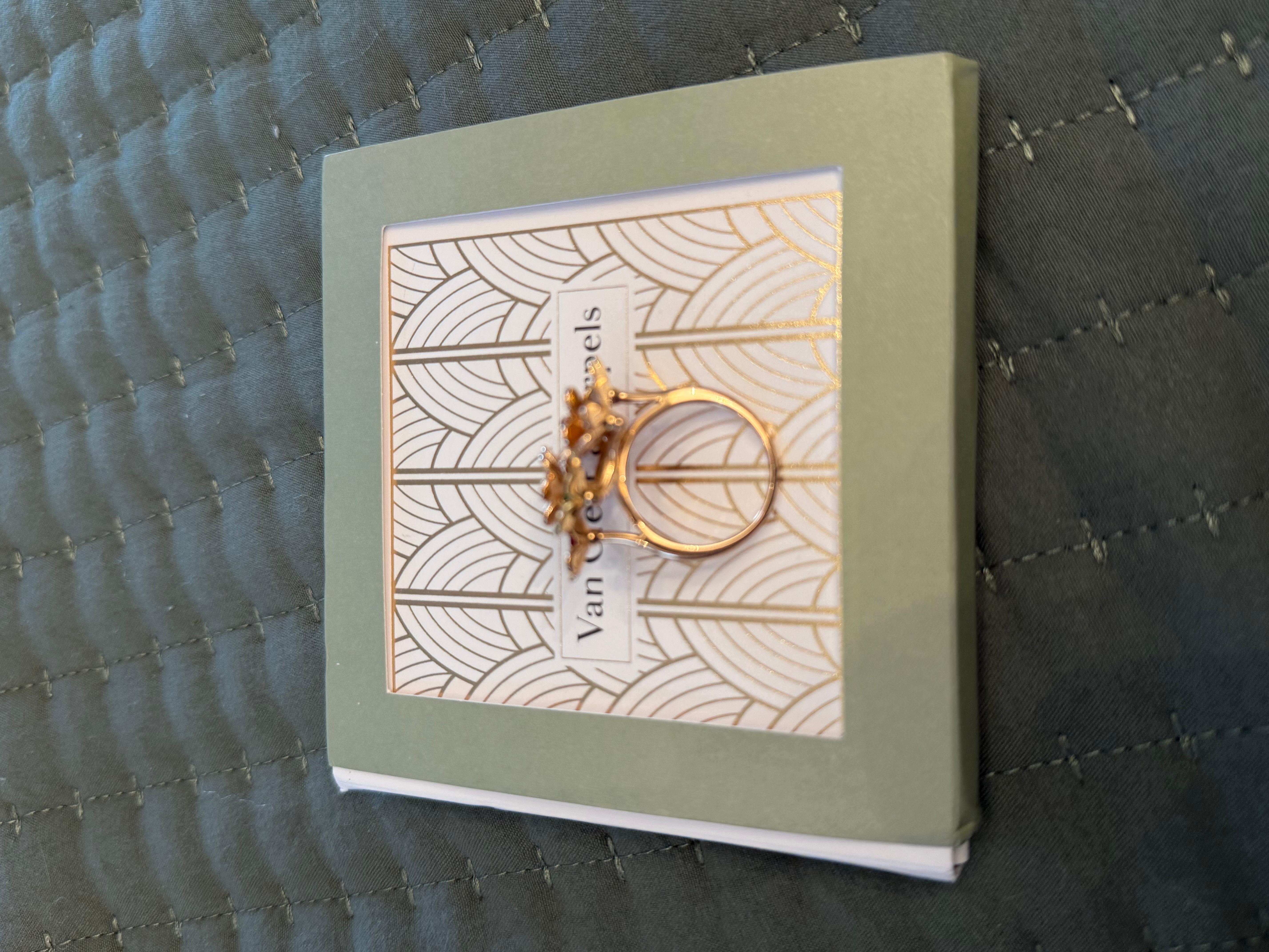 Van Cleef & Arpels Bague en or jaune 18k avec pierres précieuses Frivole en vente 2