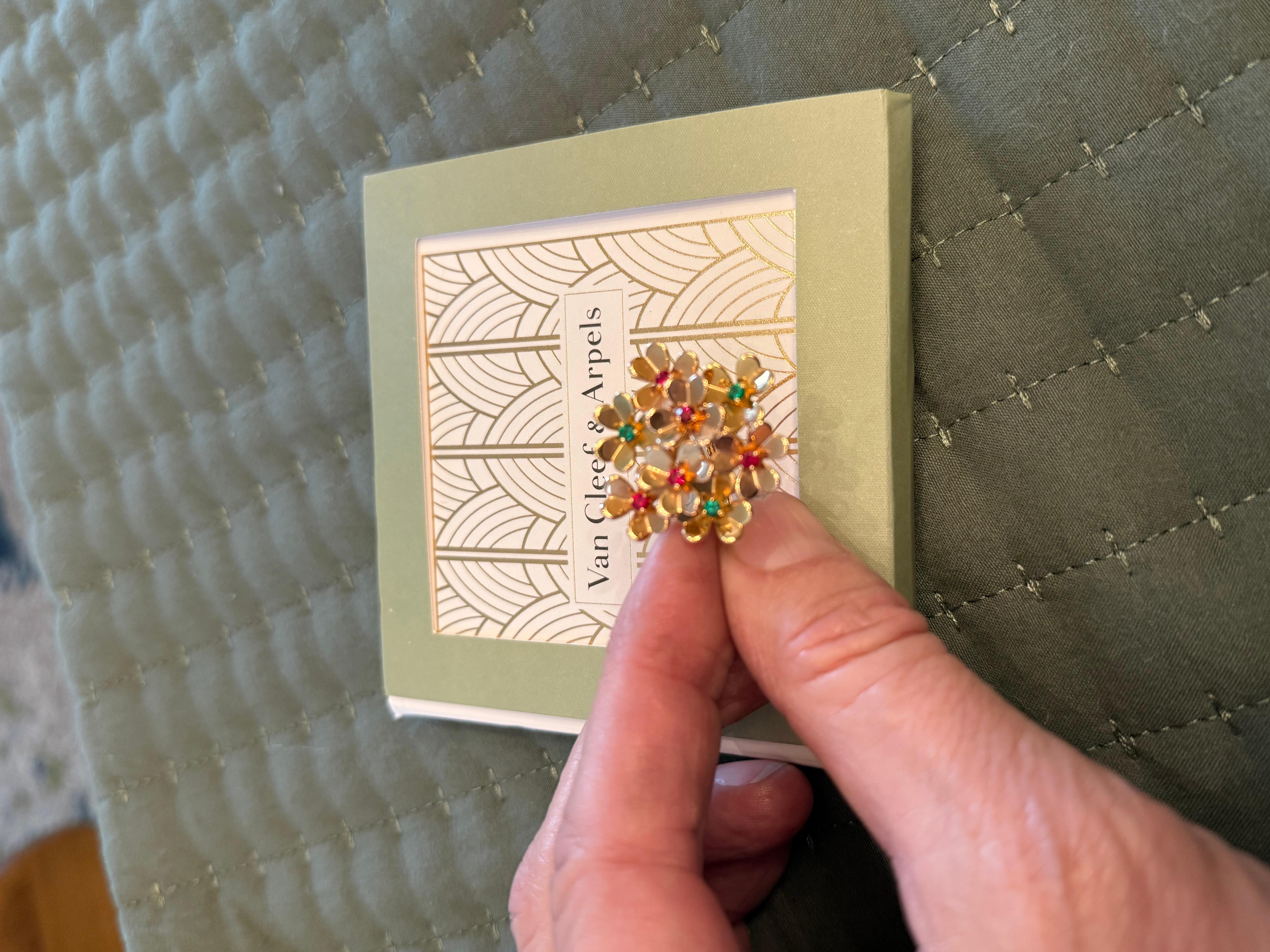 Van Cleef & Arpels Bague en or jaune 18k avec pierres précieuses Frivole en vente 3