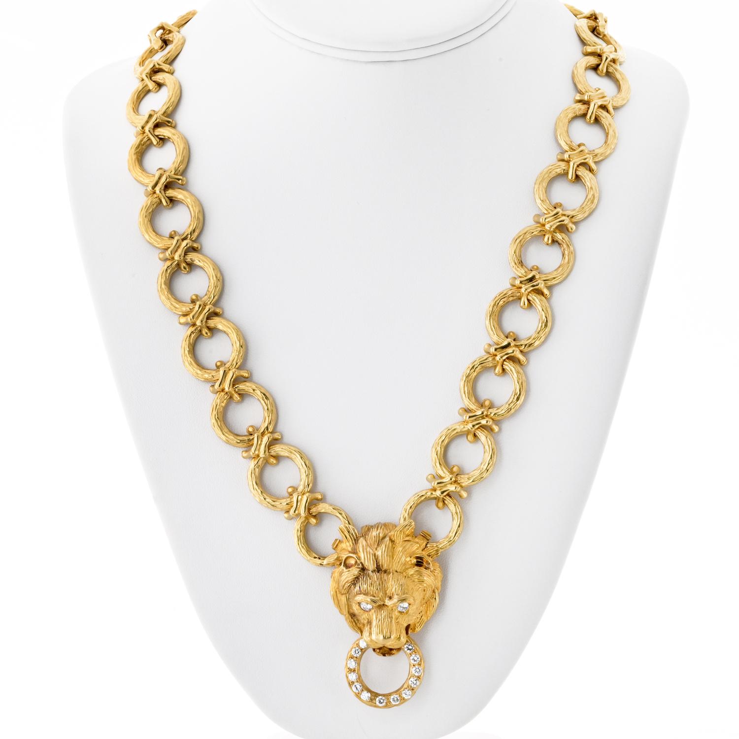 A true statement piece from the 1970s, this remarkable Van Cleef & Arpels necklace is a masterpiece of versatility and craftsmanship. Crafted from an impressive 224 grams of 18K yellow gold, the 30-inch chain features distinctive round links with a
