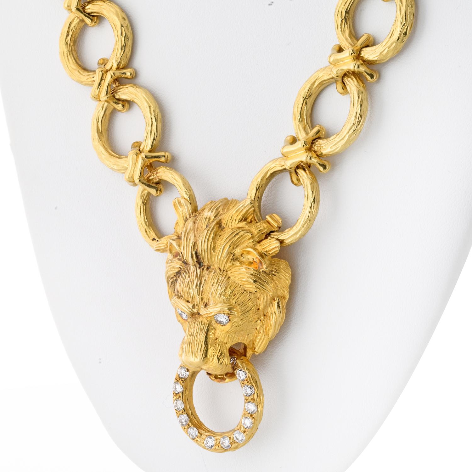 Van Cleef and Arpels 18K Yellow Gold Lion Brooch Pendant Convertible Necklace In Excellent Condition For Sale In New York, NY