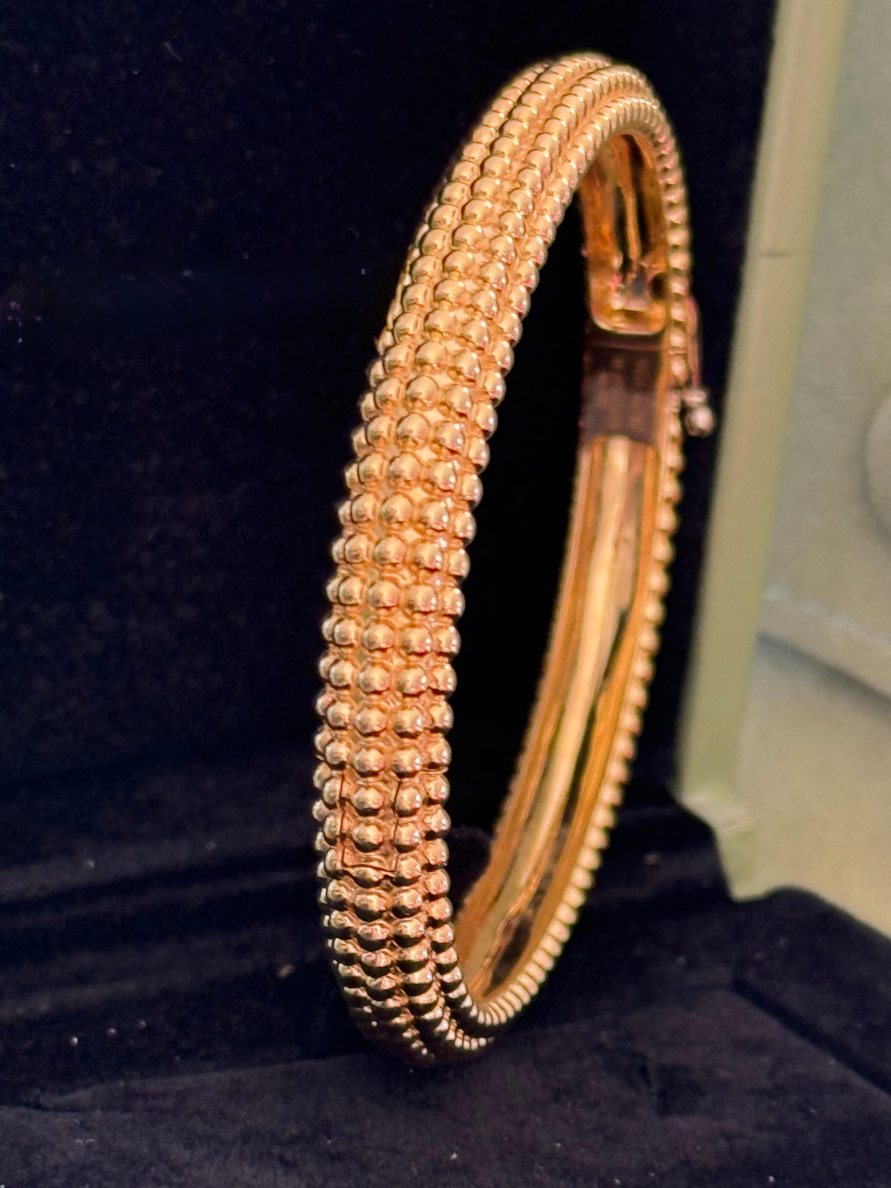 Van Cleef & Arpels Bracelet Perlee en or jaune 18k 5 rangs Taille moyenne Bon état - En vente à Beverly Hills, CA