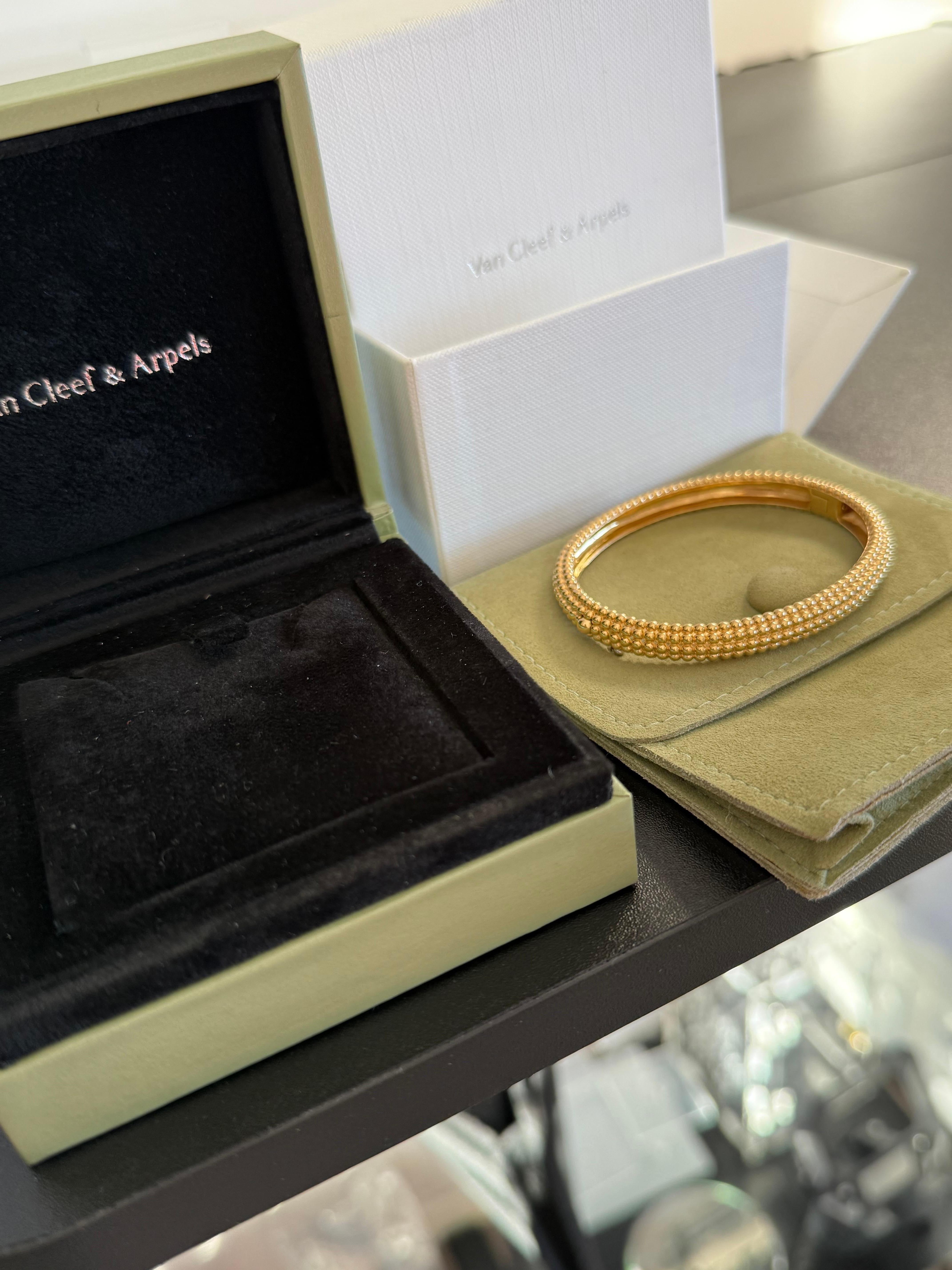 Van Cleef & Arpels Bracelet Perlee en or jaune 18k 5 rangs Taille moyenne en vente 1