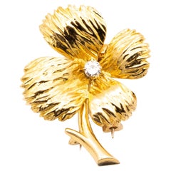 Van Cleef & Arpels 1960 Paris Clover Brooch in 18kt Yellow Gold One VS Diamond