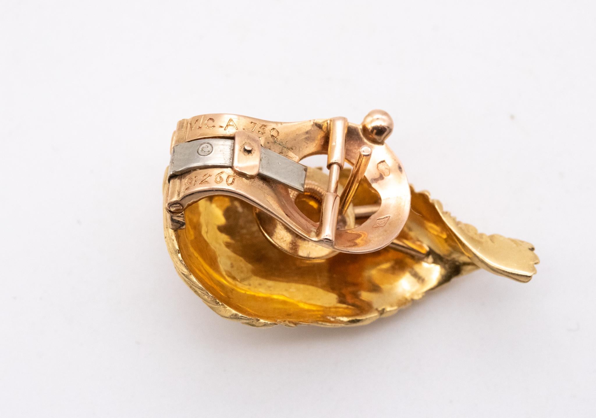 Van Cleef und Arpels 1960 Paris Texturierte Blattohrringe aus massivem 18-karätigem Gelbgold im Zustand „Hervorragend“ in Miami, FL