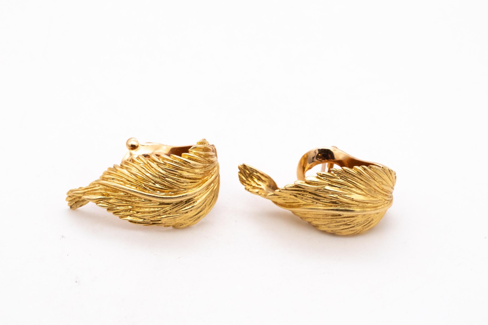 Women's Van Cleef and Arpels 1960 Paris Textured Leaf Earrings in Solid 18kt Yellow Gold For Sale