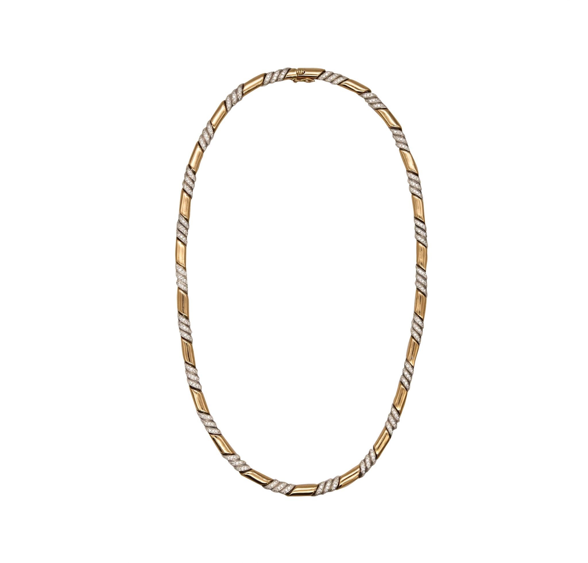 Van Cleef and Arpels 1970 Paris 18Kt Necklace with 2.48 Cts in VVS Diamonds For Sale 2