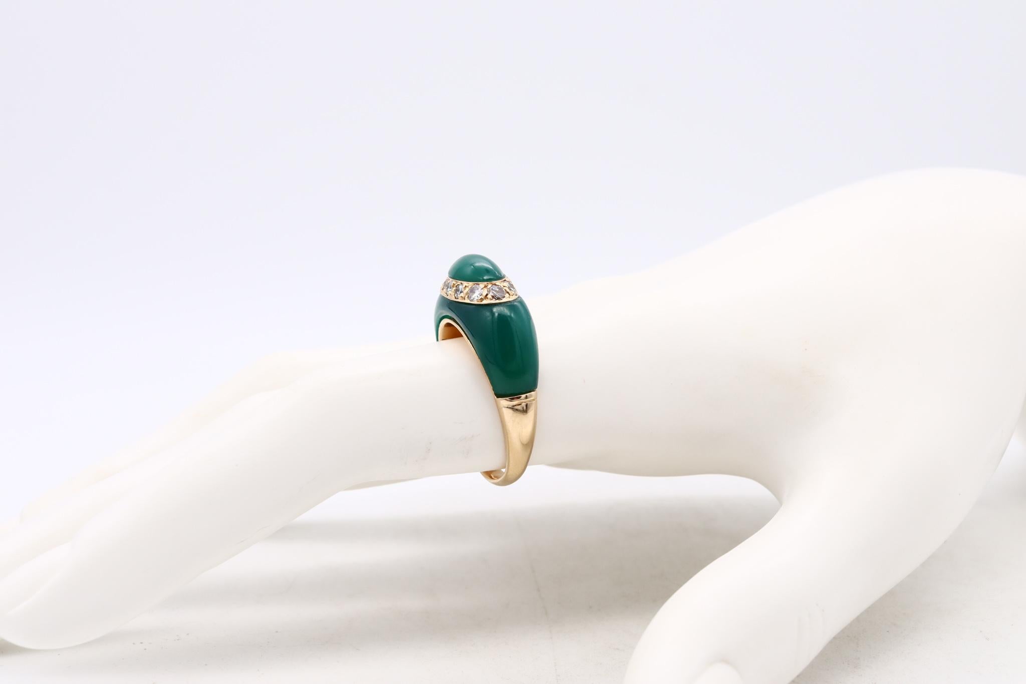 Modernist Van Cleef and Arpels 1970 Paris 18Kt Yellow Gold Ring 12 VS Diamonds Chrysoprase For Sale