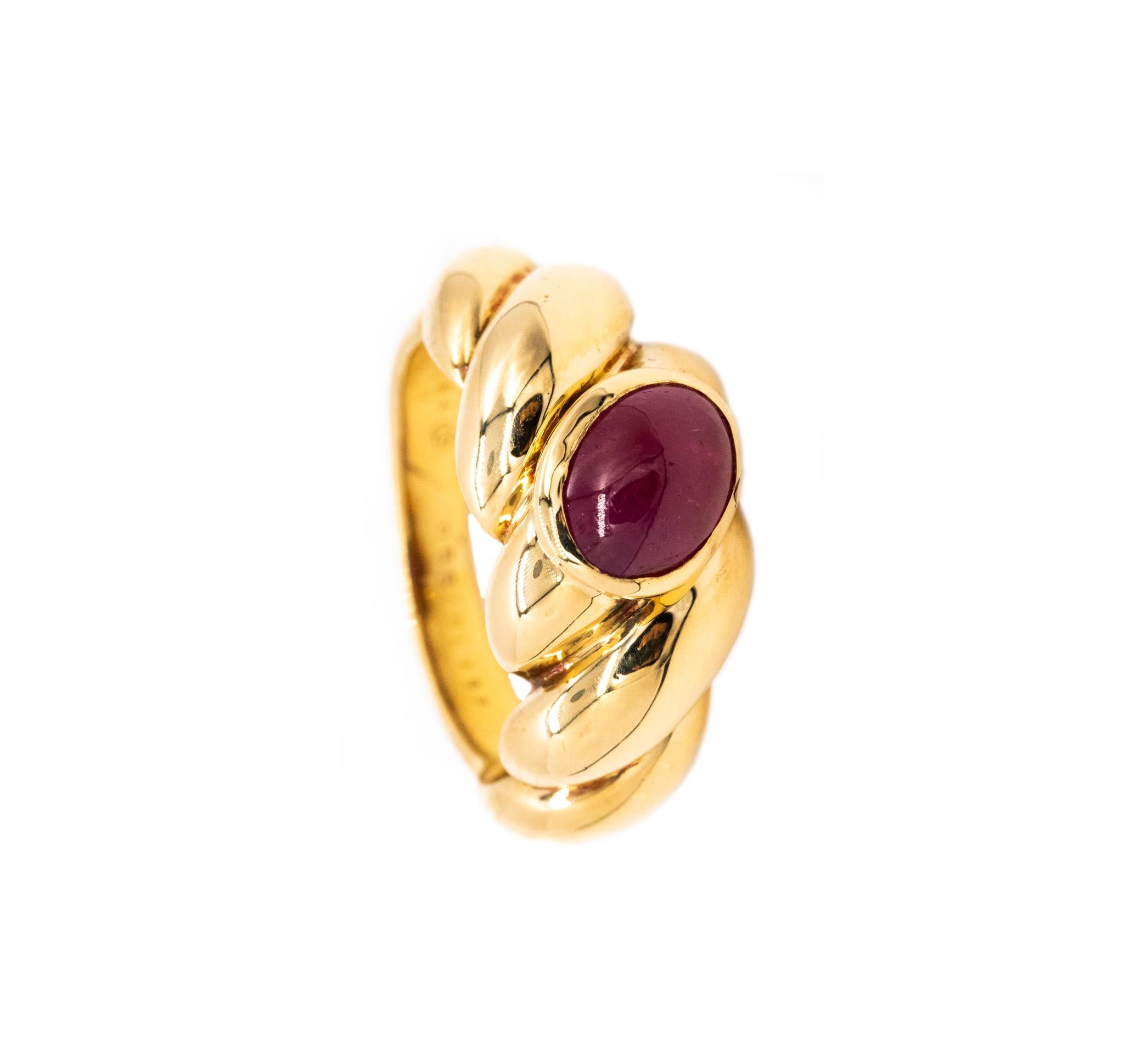 Van Cleef and Arpels 1970 Paris Ring in 18Kt Gold Natural 1.56 Cts Burmese Ruby 5