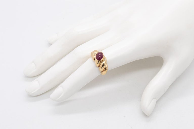 Van Cleef and Arpels 1970 Paris Ring in 18Kt Gold Natural 1.56 Cts