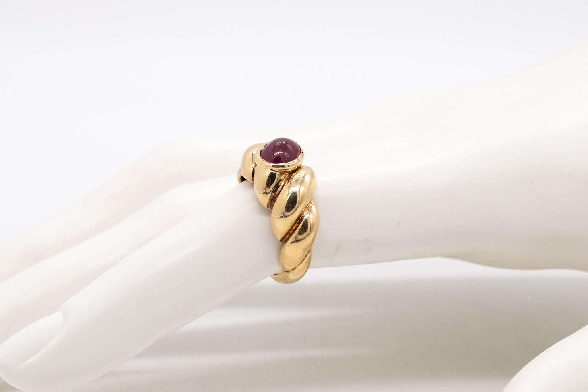Modern Van Cleef and Arpels 1970 Paris Ring in 18Kt Gold Natural 1.56 Cts Burmese Ruby