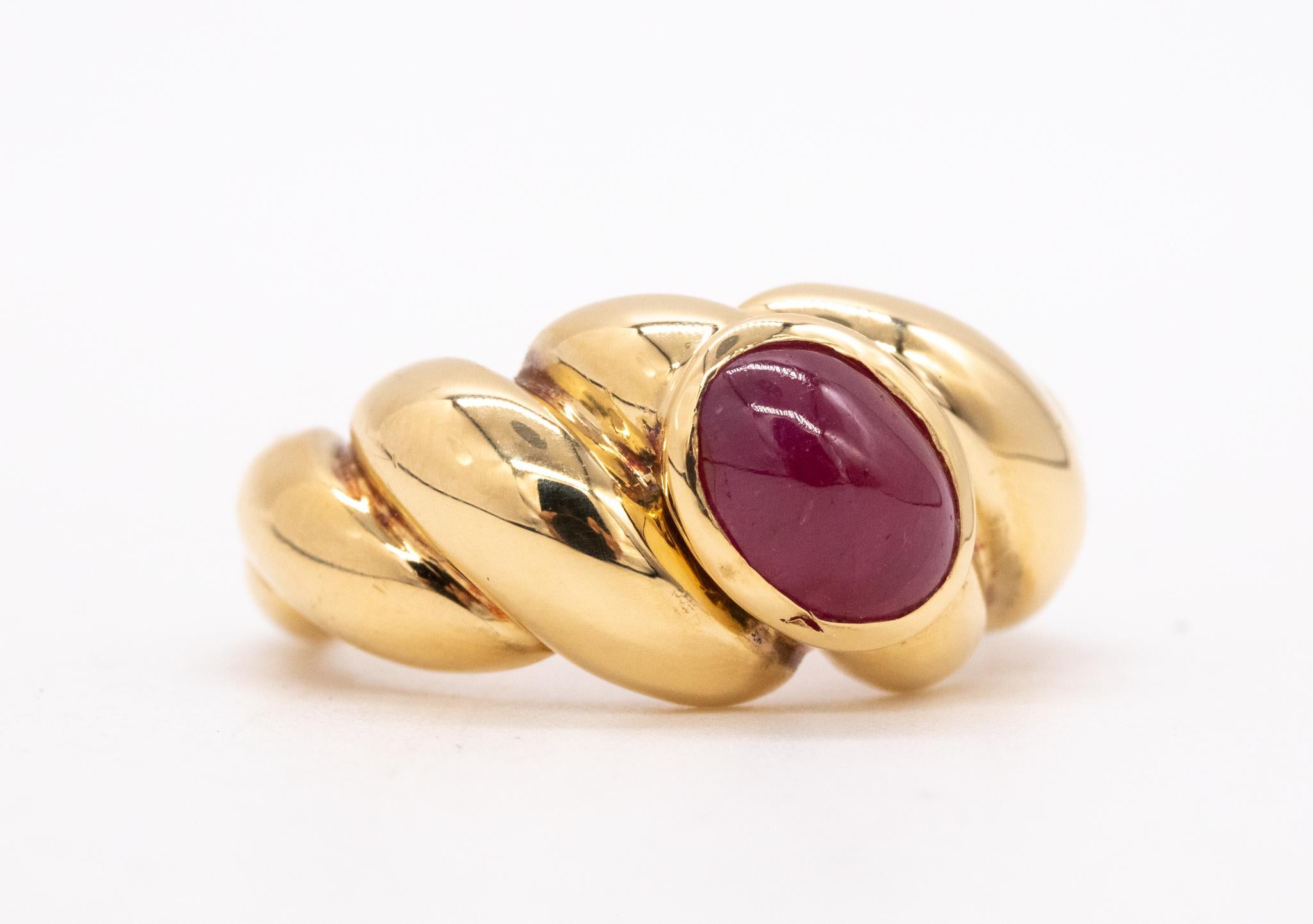 Women's or Men's Van Cleef and Arpels 1970 Paris Ring in 18Kt Gold Natural 1.56 Cts Burmese Ruby