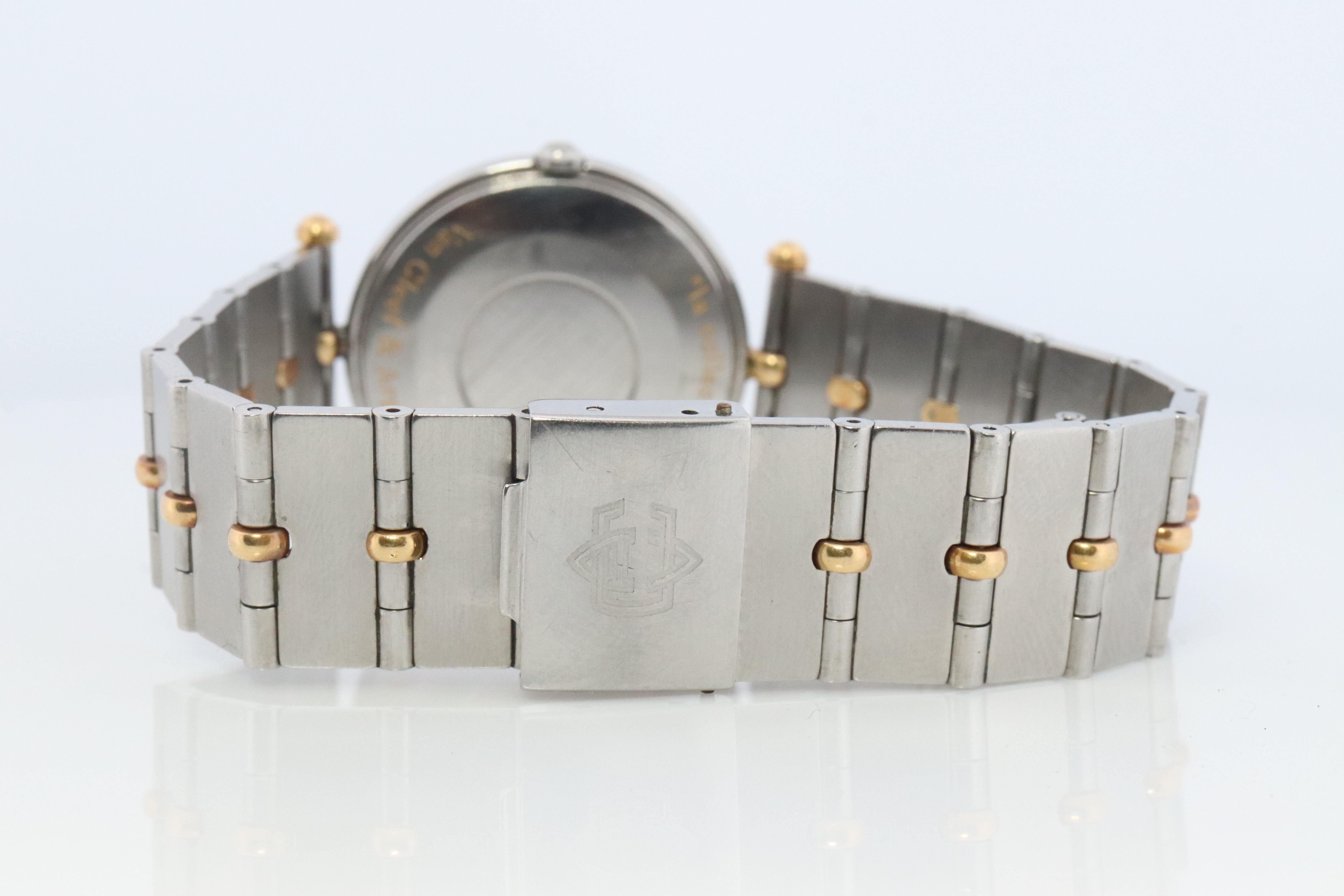 Van Cleef and Arpels 416 604 B4 watch. La Collection 18k SS Round 32mm Watch For Sale 1