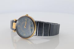 Van Cleef and Arpels 43106 watch. La Collection SS Round 24mm Watch