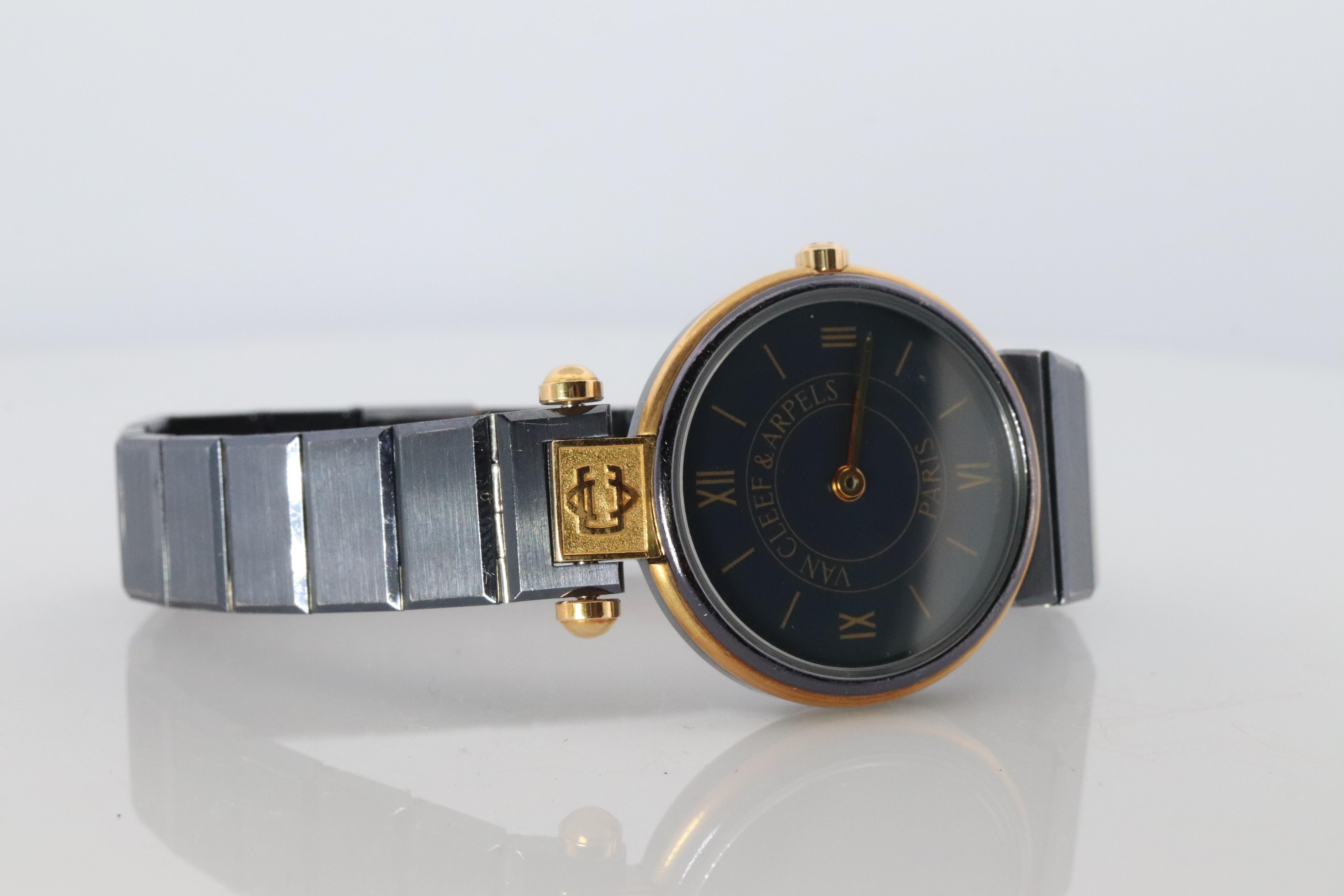 Van Cleef and Arpels 43106 Uhr. La Collection SS Runde 24mm Uhr im Zustand „Gut“ im Angebot in Port Charlotte, FL