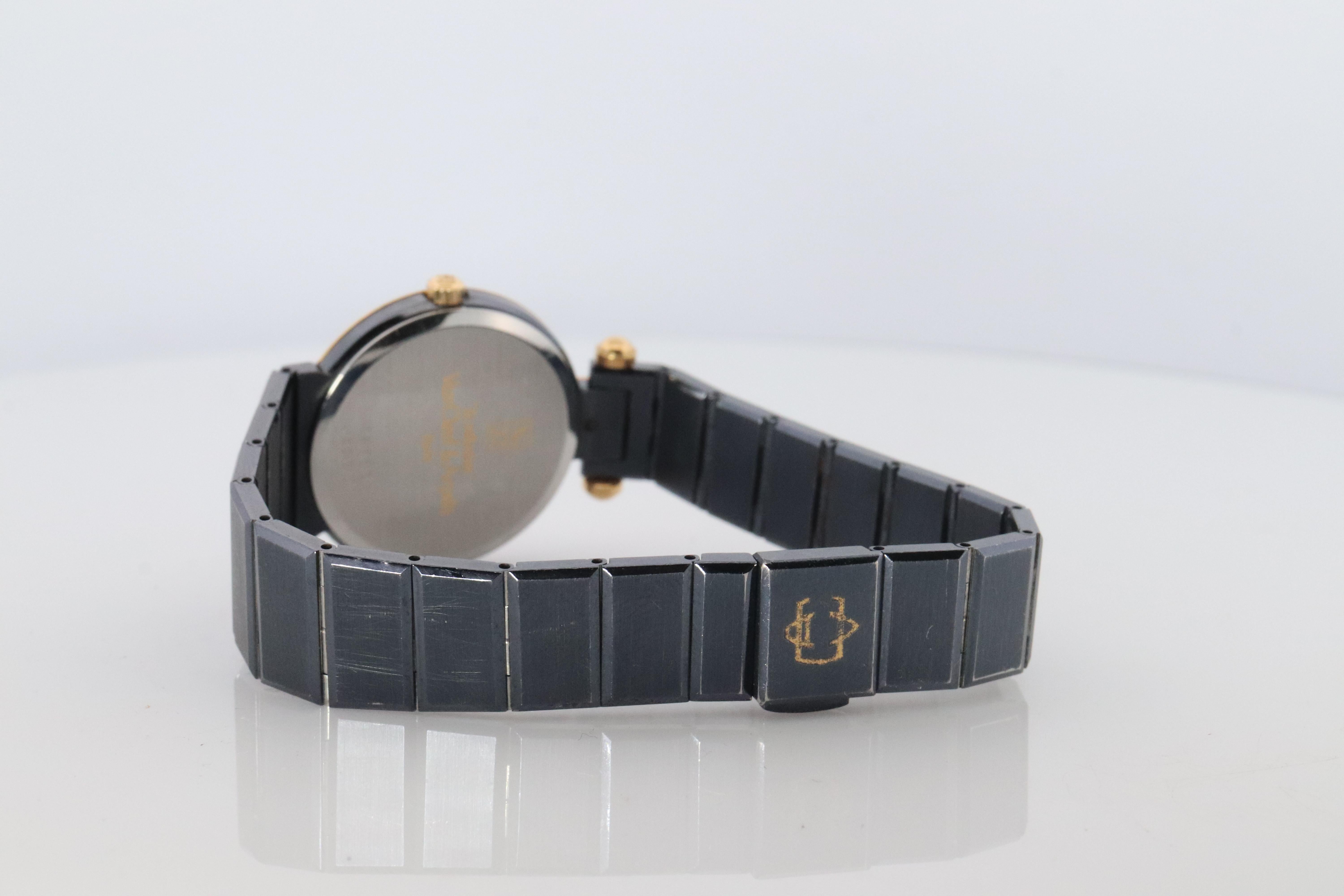 Van Cleef and Arpels 43106 Uhr. La Collection SS Runde 24mm Uhr für Damen oder Herren im Angebot
