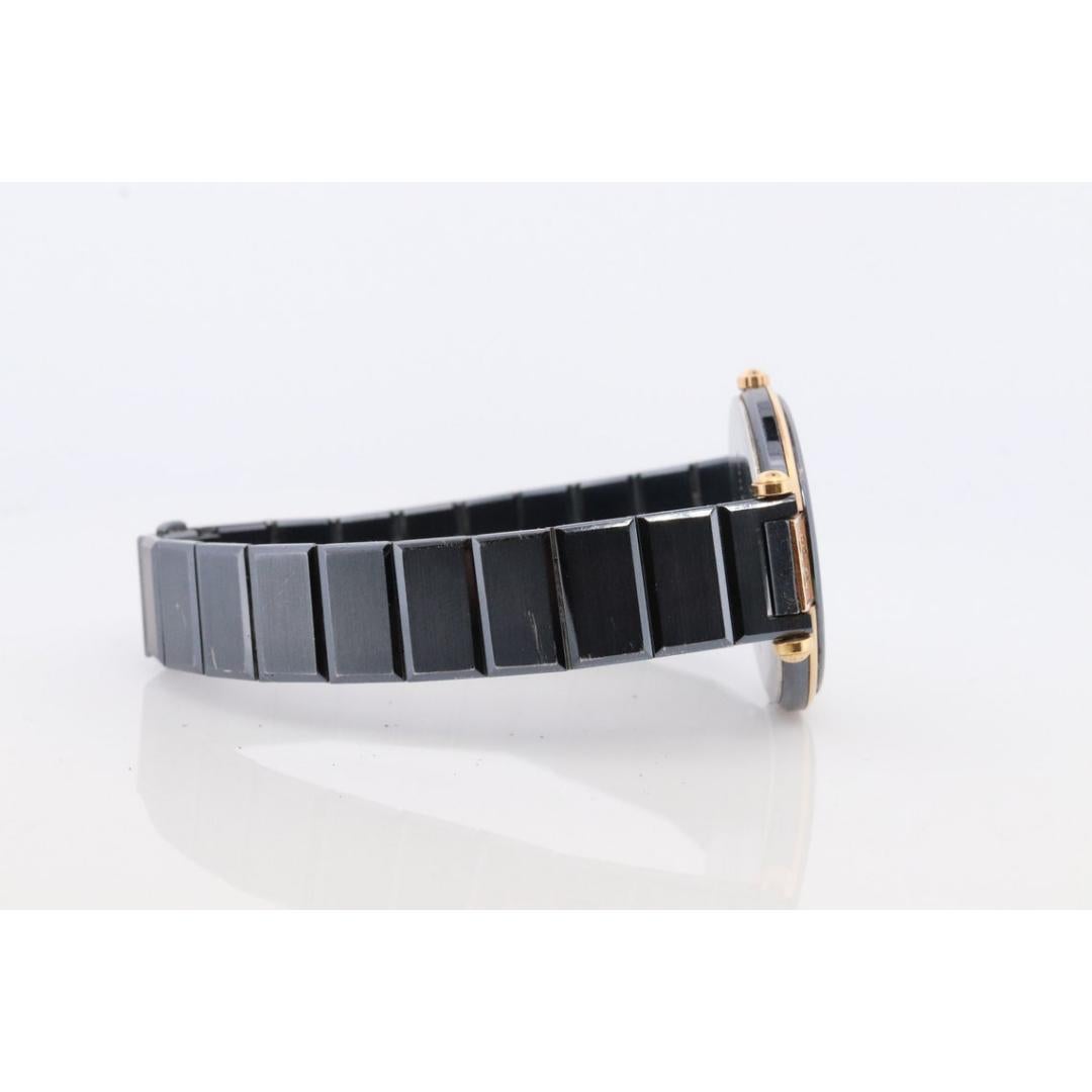 Vintage By
Material des Bandes: Rostfreier Stahl
MATERIALEN: Rostfreier Stahl
Stromversorgung: Batterie

Ablesung: Analog

Echte Van Cleef & Arpels Uhr

La Collection No 22 43106 LB5

Zustand: Weist einige Gebrauchsspuren auf. Wird in einem