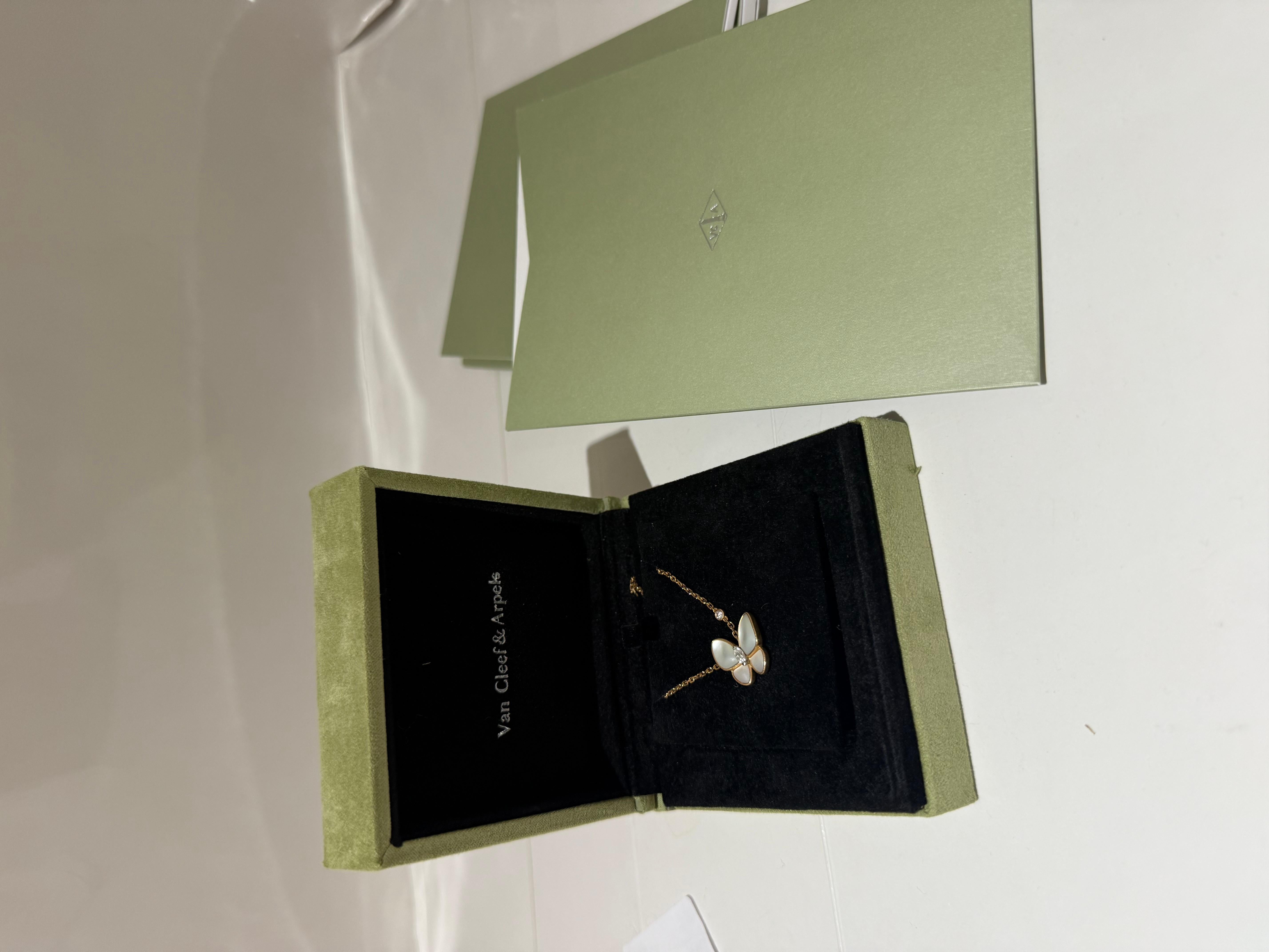 Marquise Cut Van Cleef and Arpels Butterfly pendant 18K rose gold mother-of-pearl For Sale