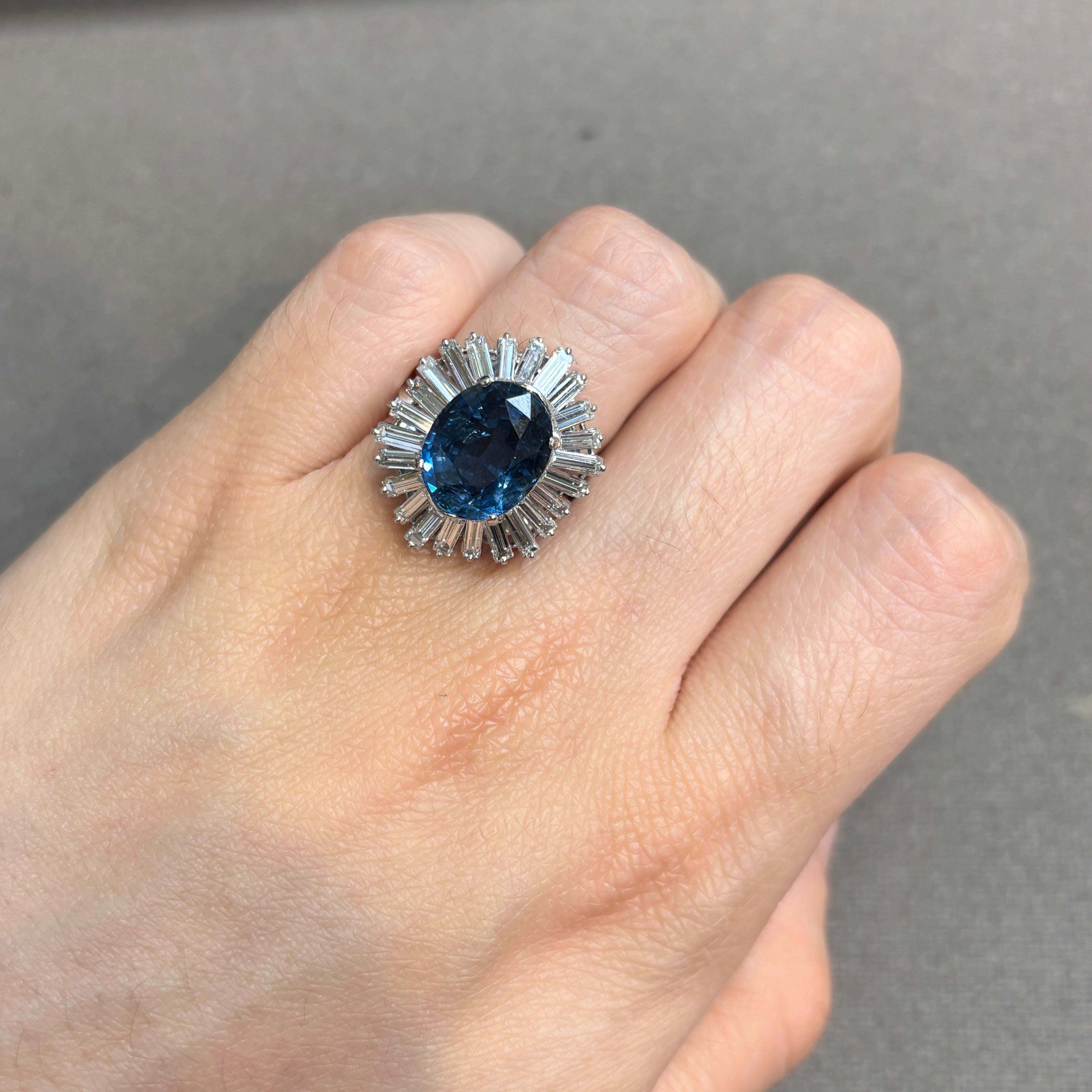 Van Cleef & Arpels Zertifizierter Ballerina-Ring mit natürlichem Saphir

Ein Ballerina-Ring, besetzt mit einem Saphir im Ovalschliff und 24 Diamanten im Baguetteschliff, 
 
Begleitet von einem AGL-Zertifikat, das besagt, dass der Saphir natürlich