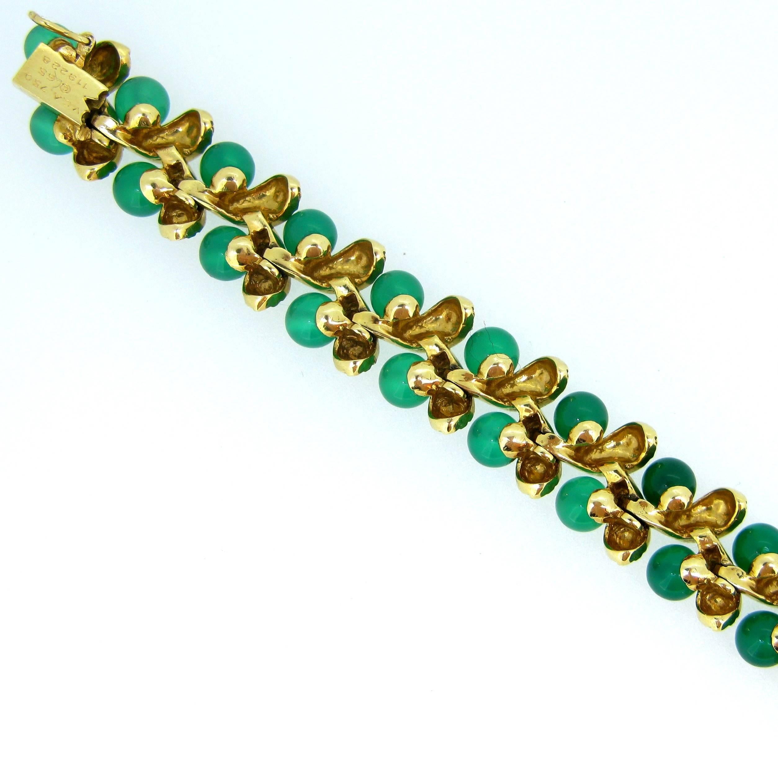Contemporary Van Cleef and Arpels Chrysoprase Yellow Gold Bangle Bracelet