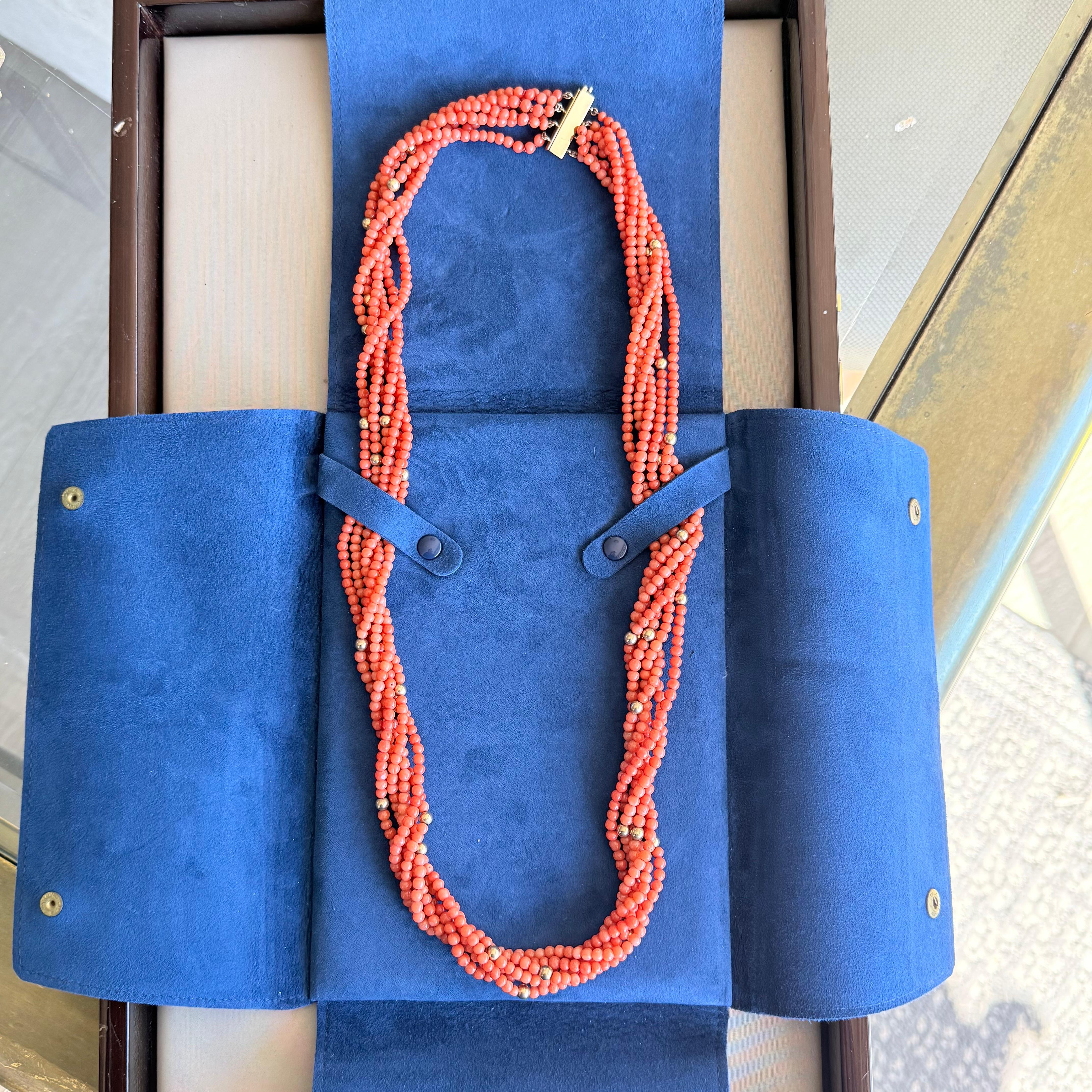 Van Cleef & Arpels  Collana di perle di corallo in oro giallo in vendita 6