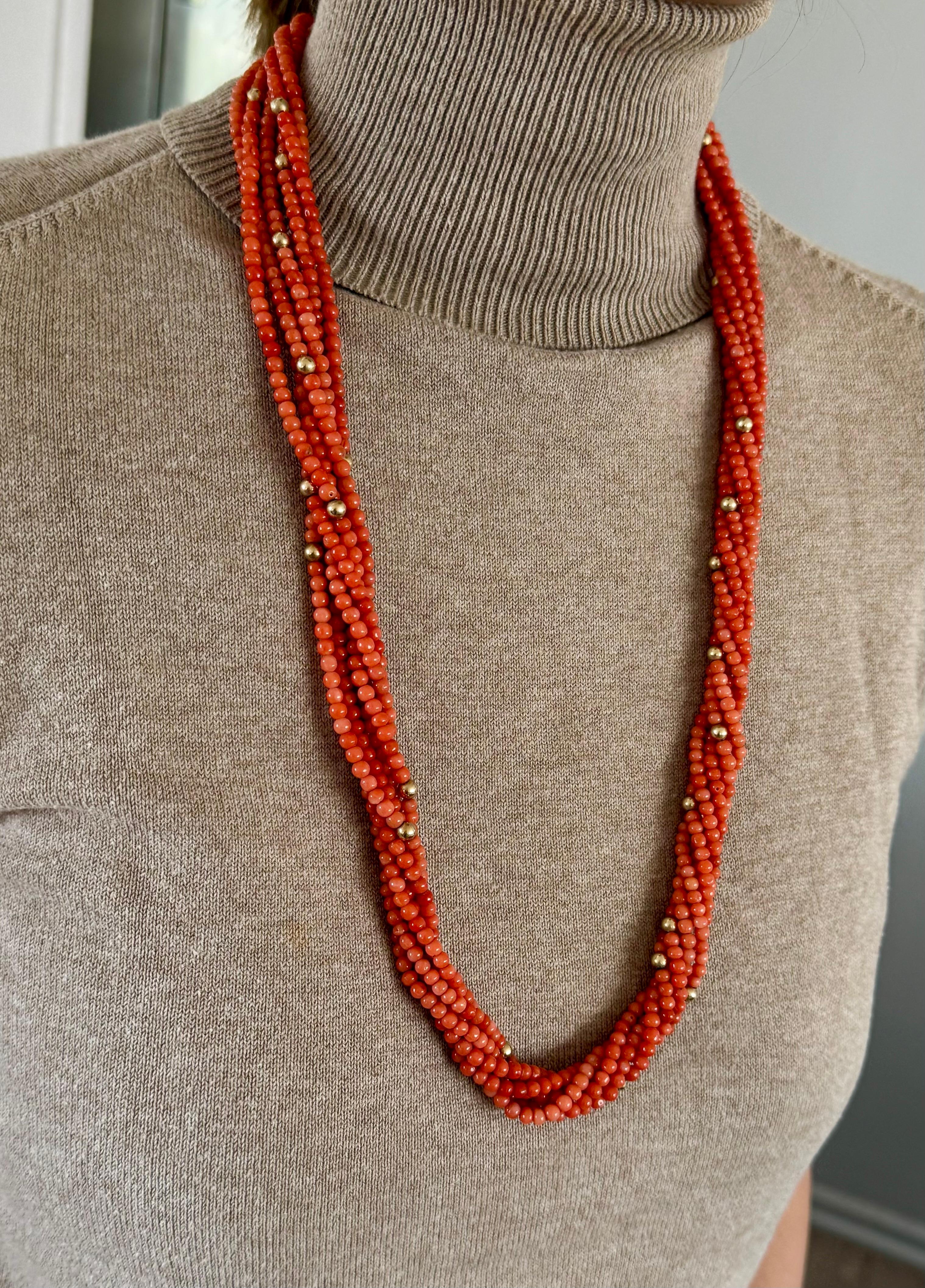 Van Cleef & Arpels  Collana di perle di corallo in oro giallo in vendita 8