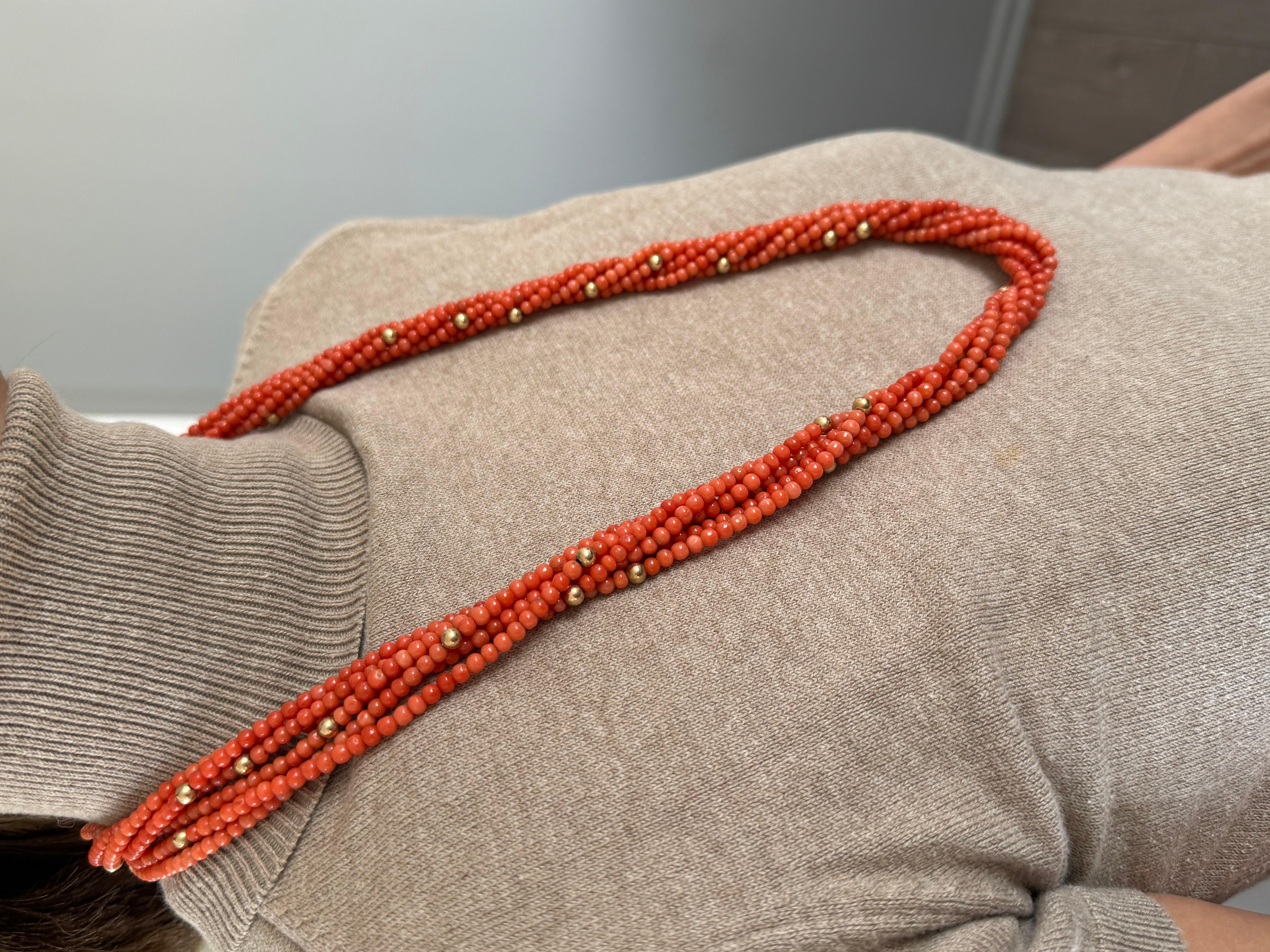 Van Cleef & Arpels  Collana di perle di corallo in oro giallo in vendita 10